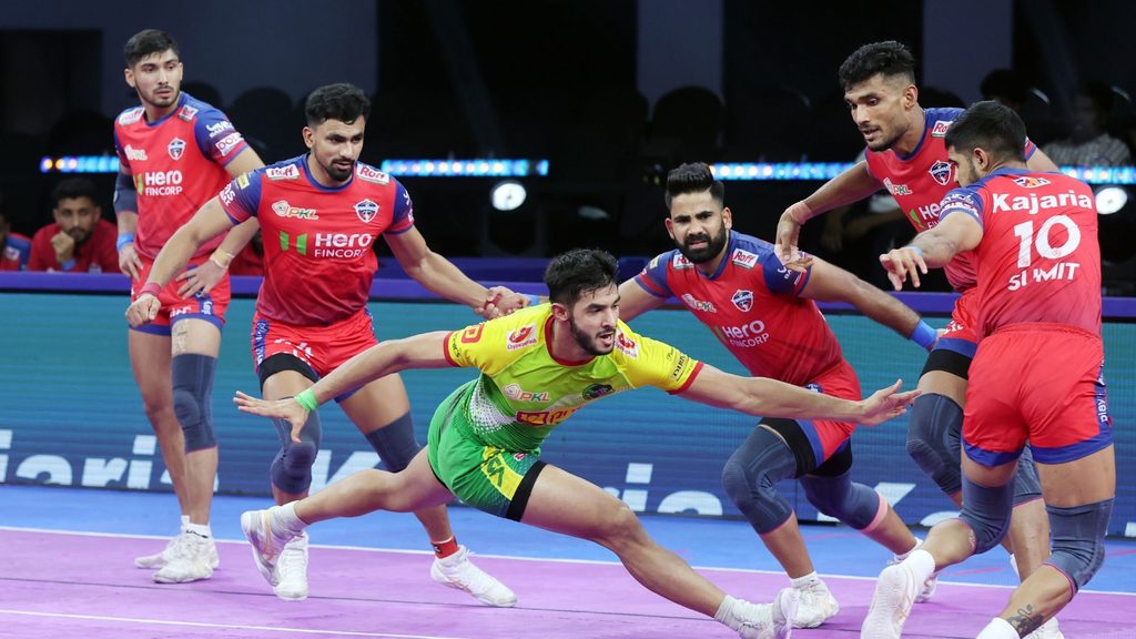 Ayan scores yet another super 10 to reach 300 point milestone as Pirates take down Yoddhas  