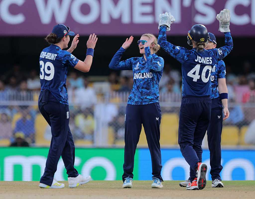 England eye Bangladesh scalp to build momentum  