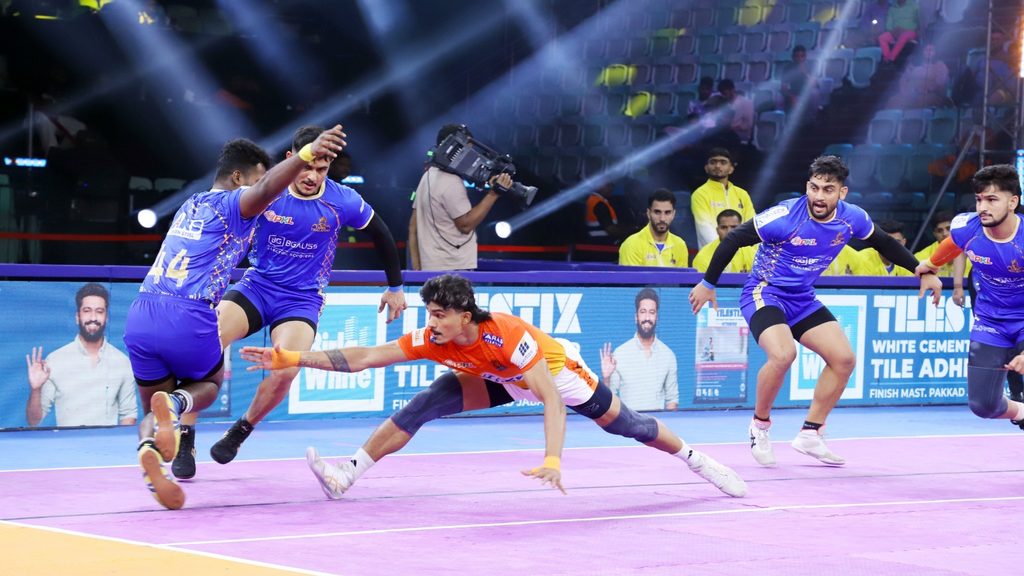 Puneri Paltan confirm top eight spot after Aslam, Pankaj lead raiders to 13-point win over Tamil Thalaivas  