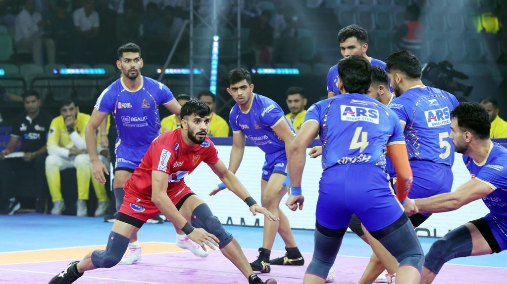 Super-sub Akshit leads charge as Dabang Delhi fend off resilient Tamil Thalaivas, go level on points with Puneri Paltan  