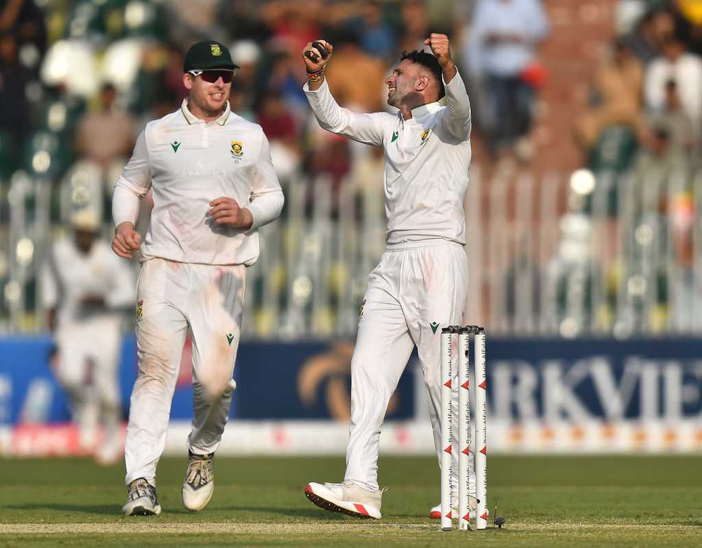 Honours even after old-fashioned first day in Pindi  