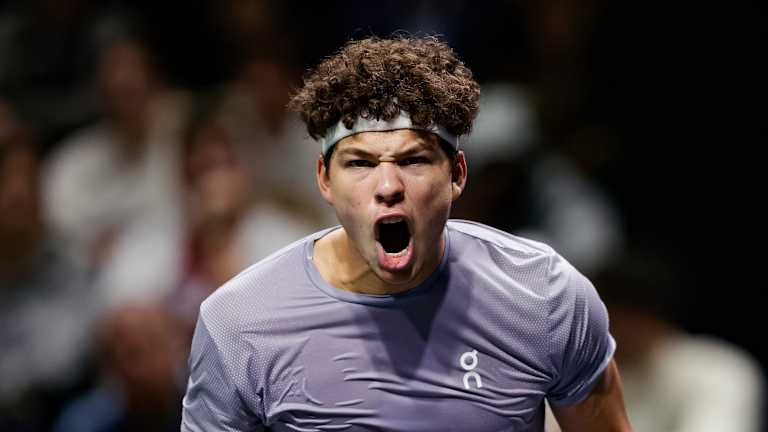 Jannik Sinner hits the slopes again, this time with Gucci and Head   Jannik Sinner hits the slopes again, this time with Gucci and Head