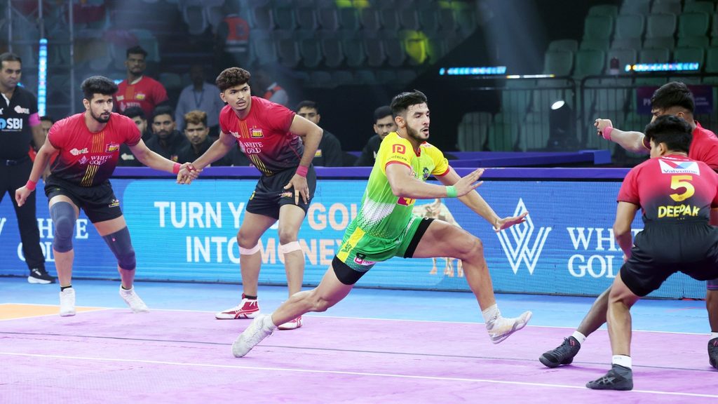 Ayan’s Super 10 and Mandeep’s clutch raid helps Patna Pirates clinch tie-breaker against Bengaluru Bulls  