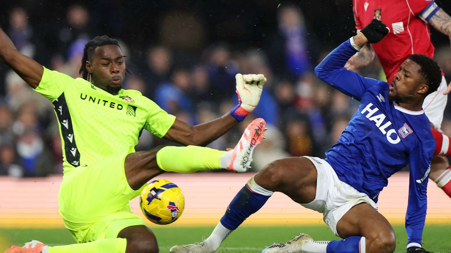 Okonkwo earns Wrexham valuable point after Ipswich siege  