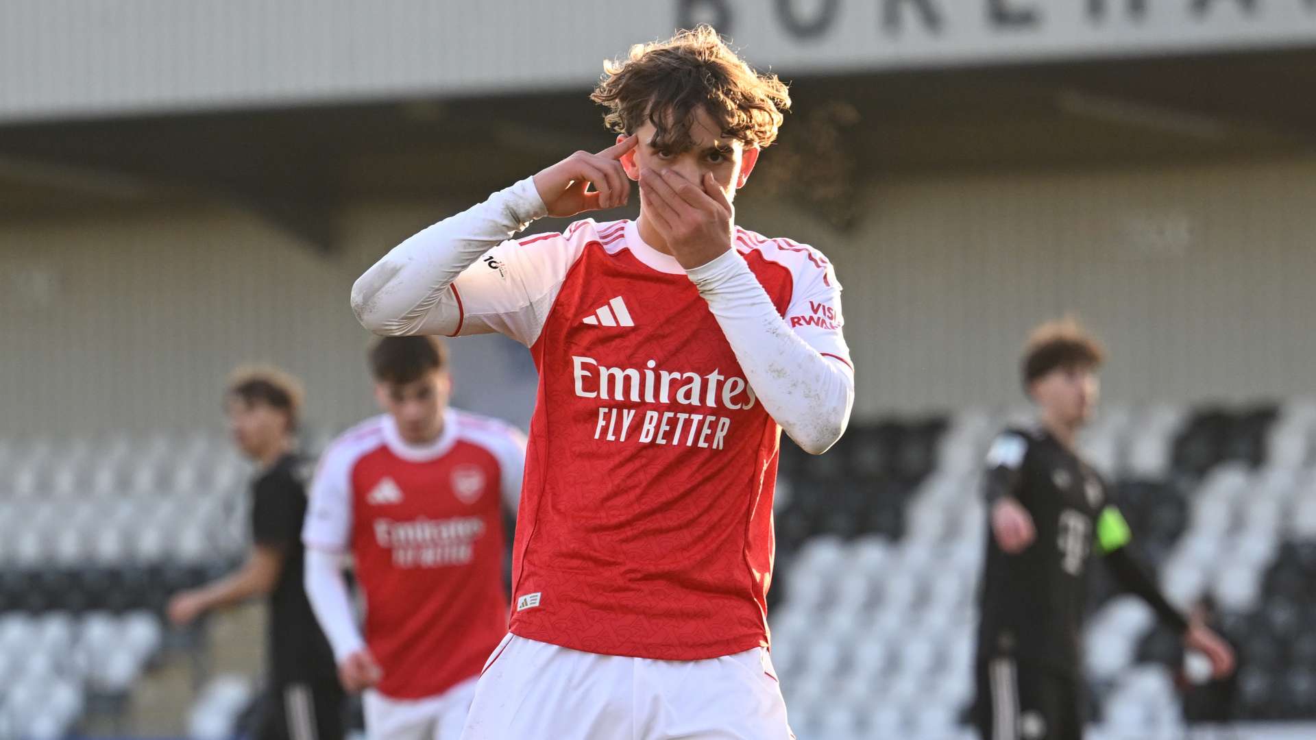 📽️ | Dowman scores Ozil-esque wonder goal in Arsenal UYL win  