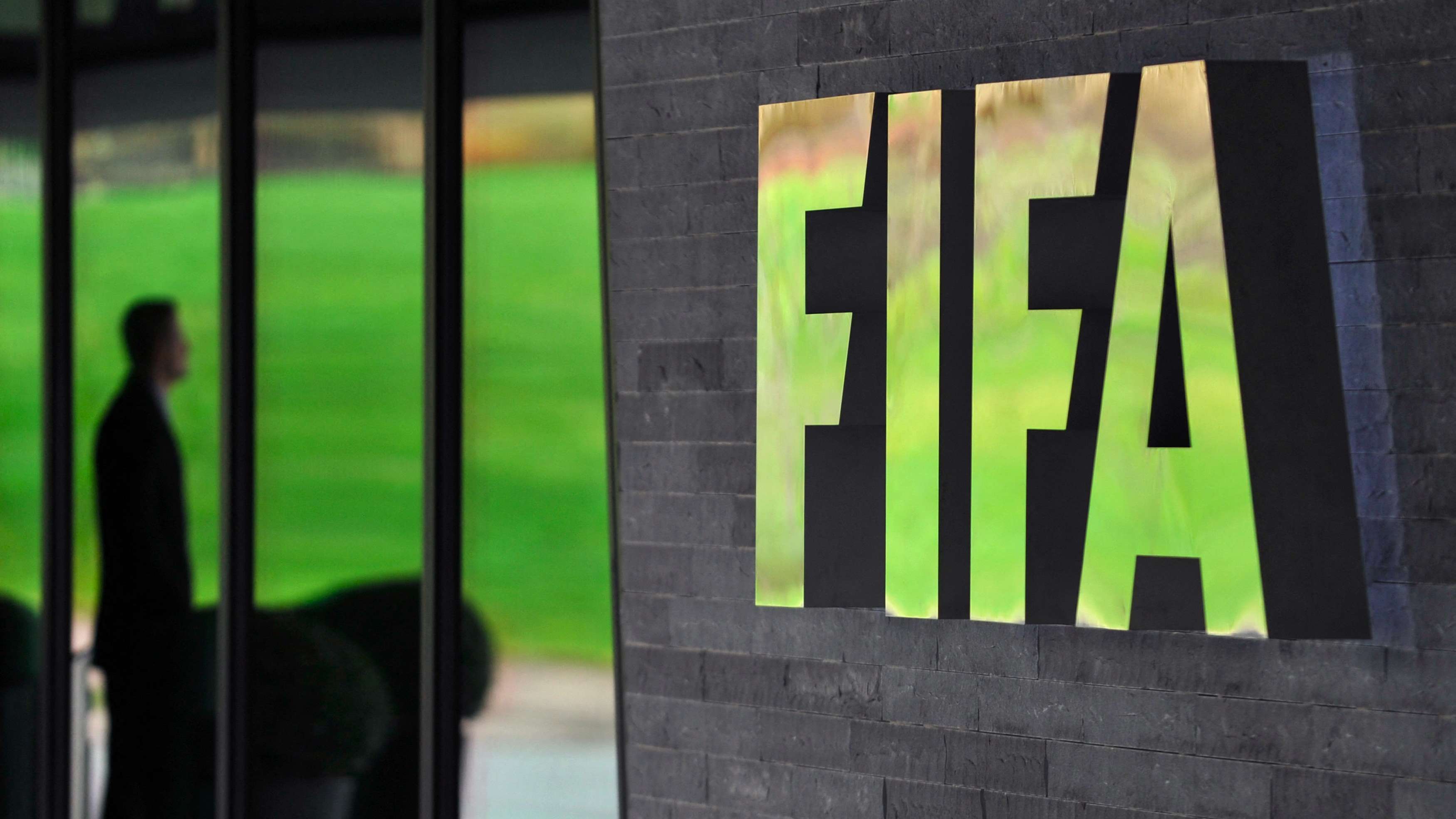 Dutch union backs billion-euro legal challenge against FIFA transfer rules  