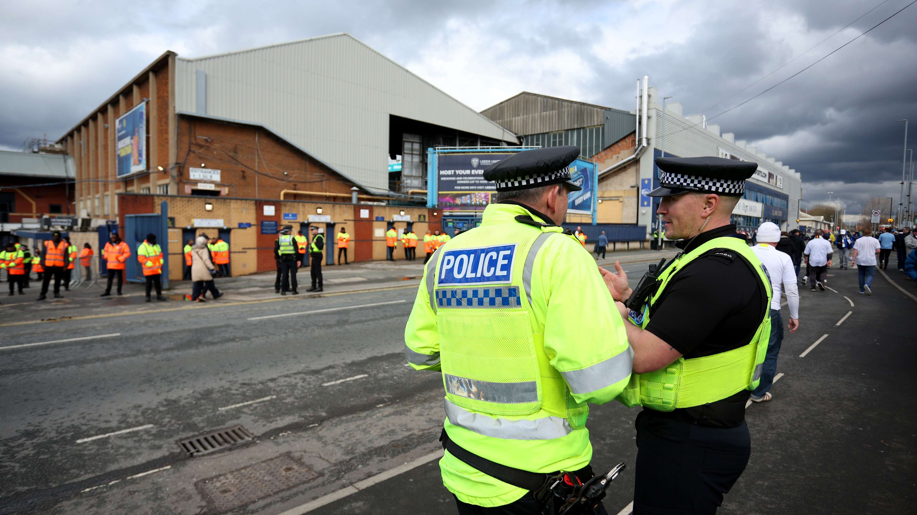 Fan arrested after attempting to furiously confront EPL manager  