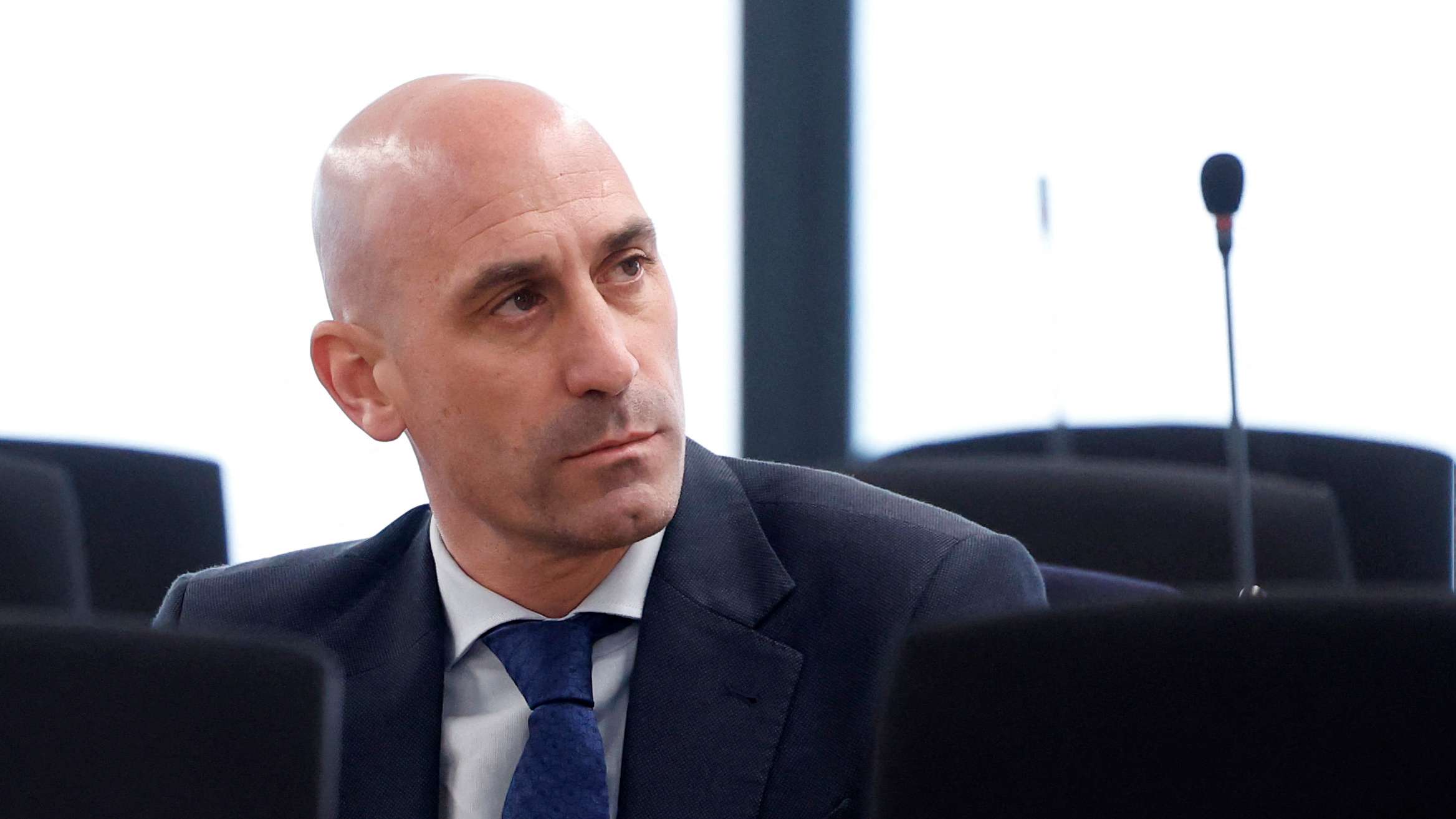 📽️ | 'Deranged!'- Rubiales pelted by eggs at book launch  