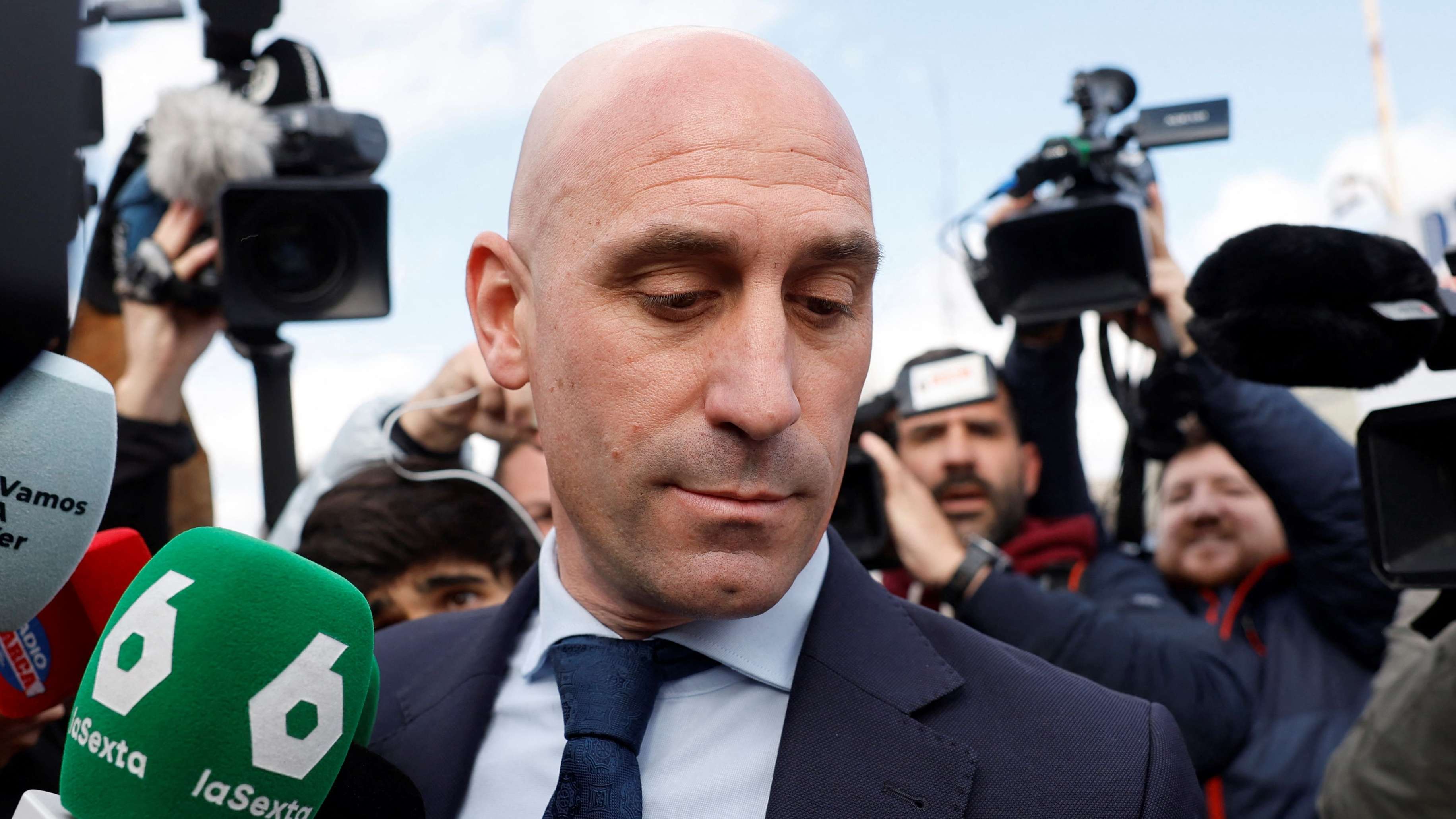 'Why would he sue me?!' - Rubiales' egg-throwing uncle had breadstick plan  