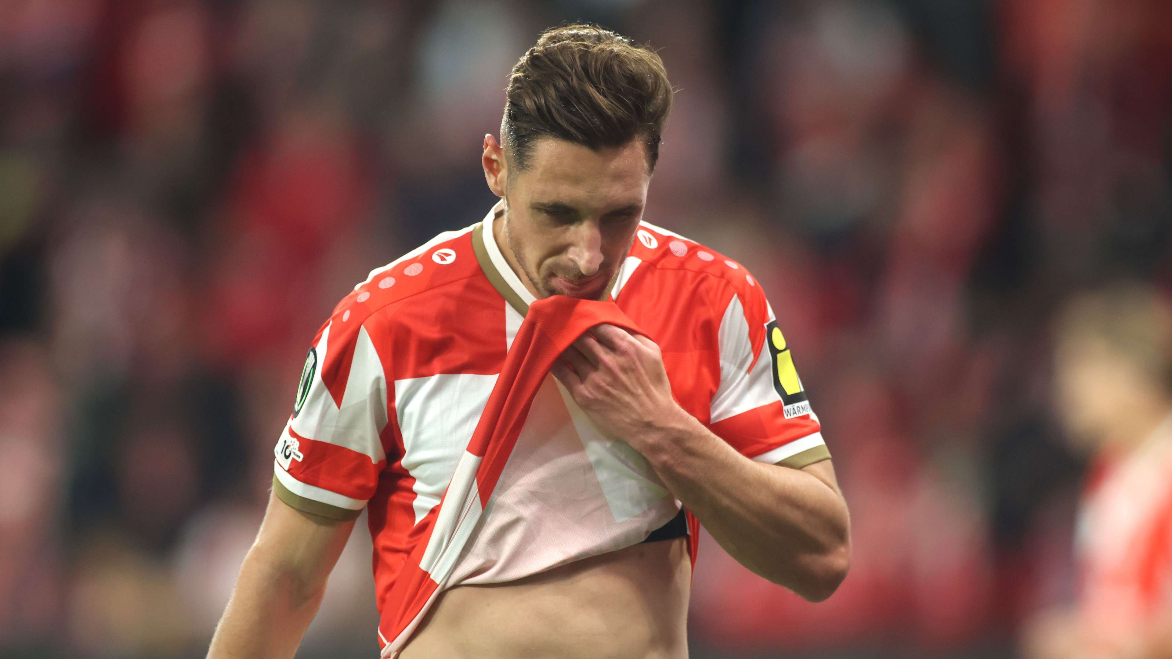 Huge suspension demanded after Mainz defender's historic red card  