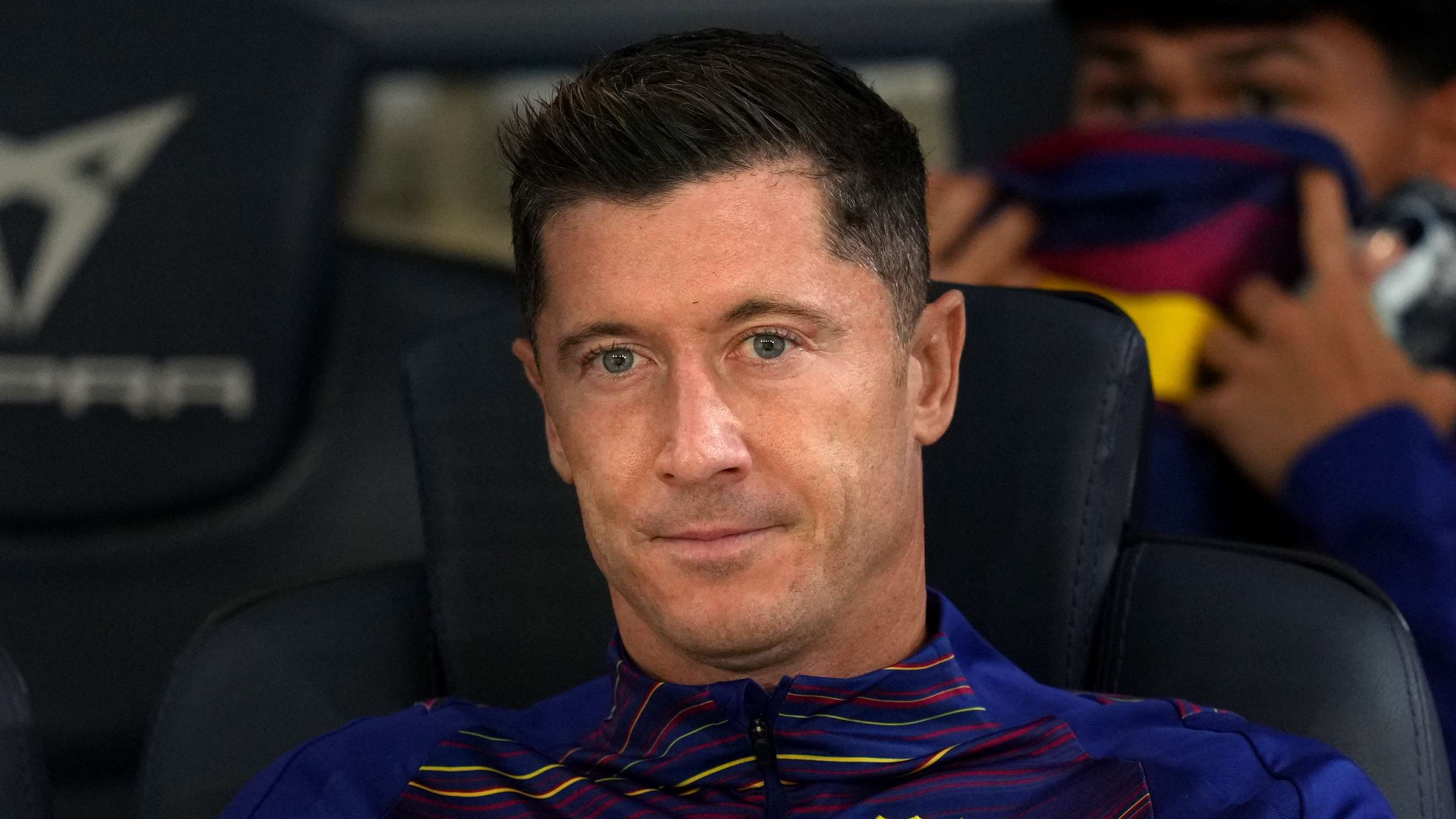 Lewandowski considers retirement if Barca refuse contract extension  