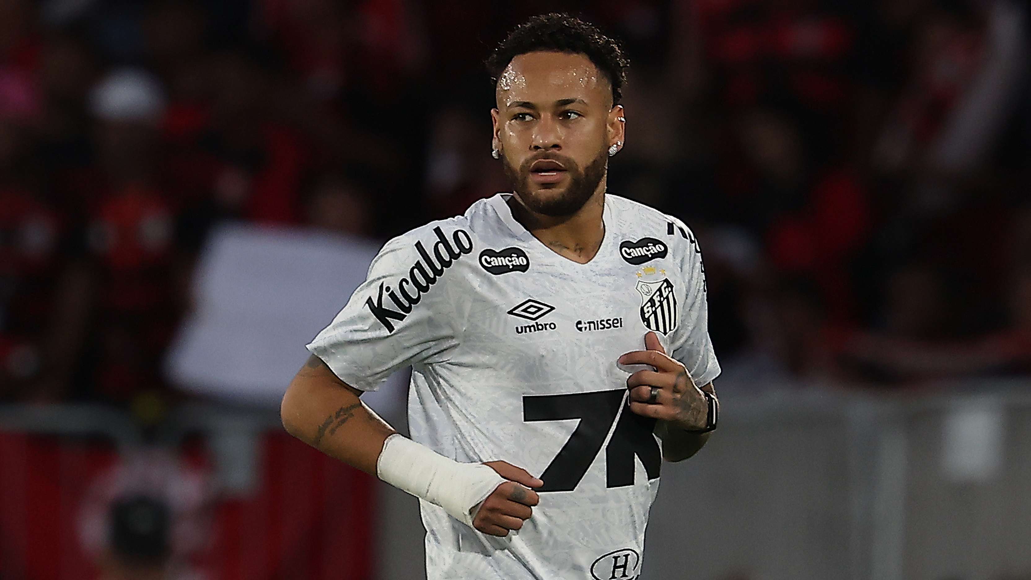 Neymar and father set to acquire rights to Pele's brand  