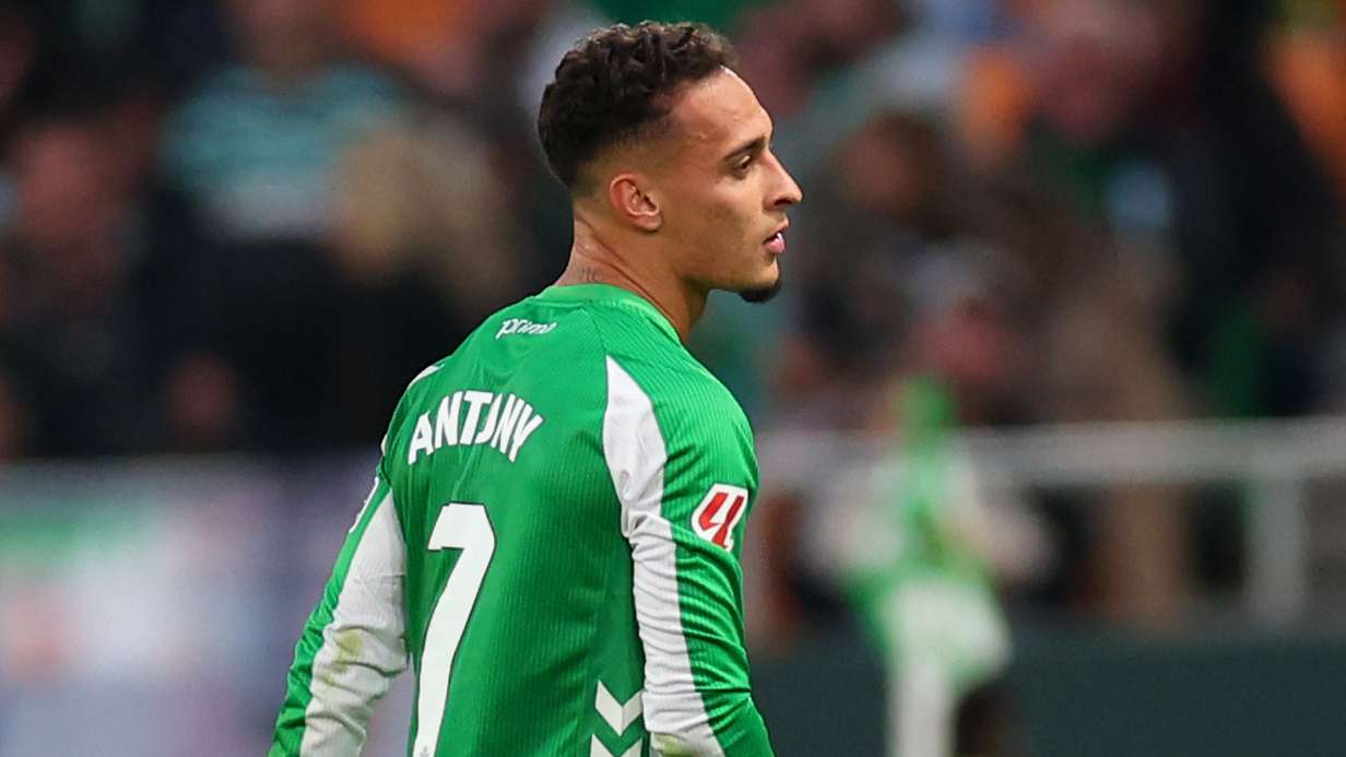Antony apologises to Betis fans for red card after botched overhead kick  