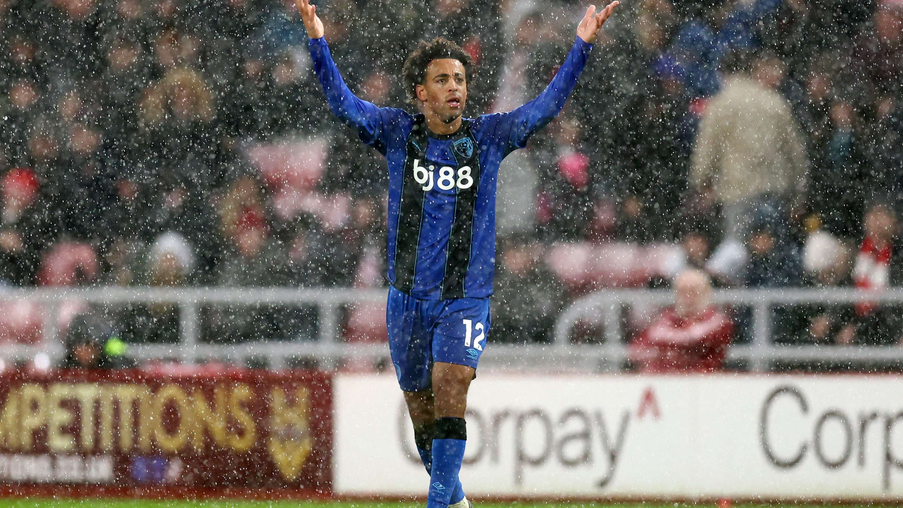 USMNT'S Adams scores spectacular 43-yard wondergoal  