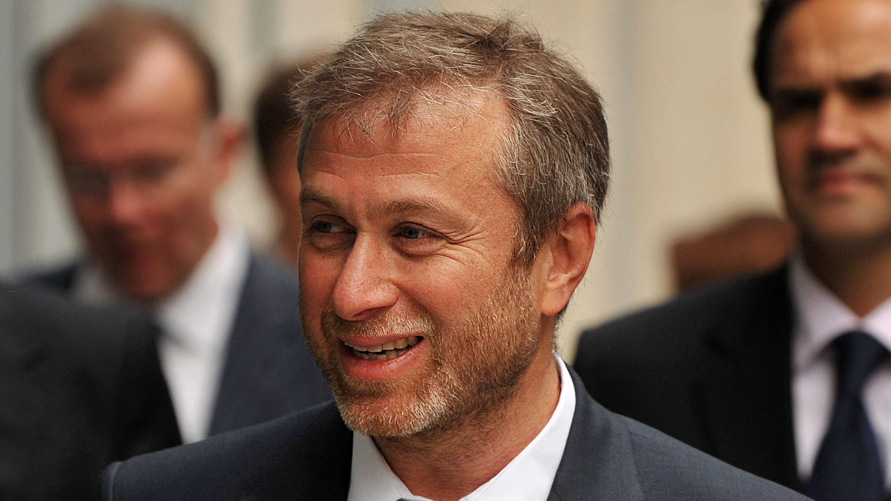 Abramovich assembles legal team in Jersey row  