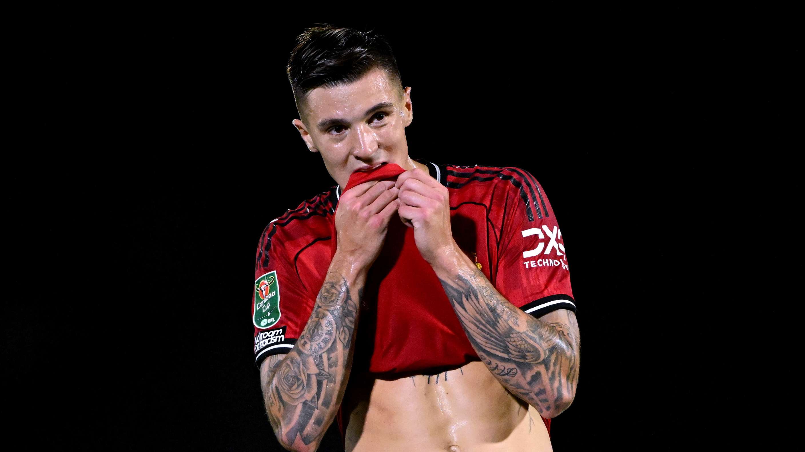 Bayern chief aims dig at struggling Premier League trio  