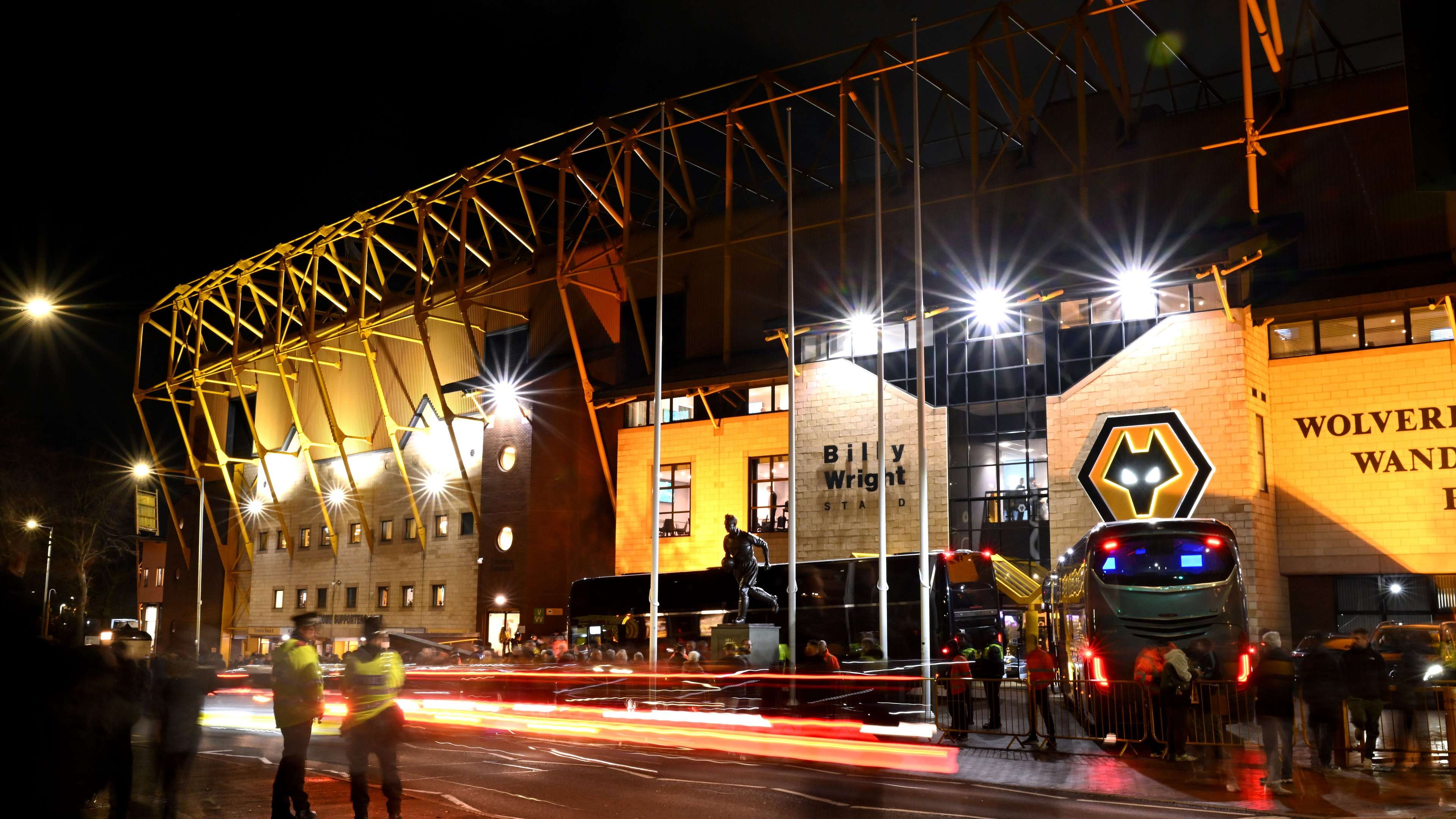 Why Molineux was half-empty during first half of Man Utd clash  