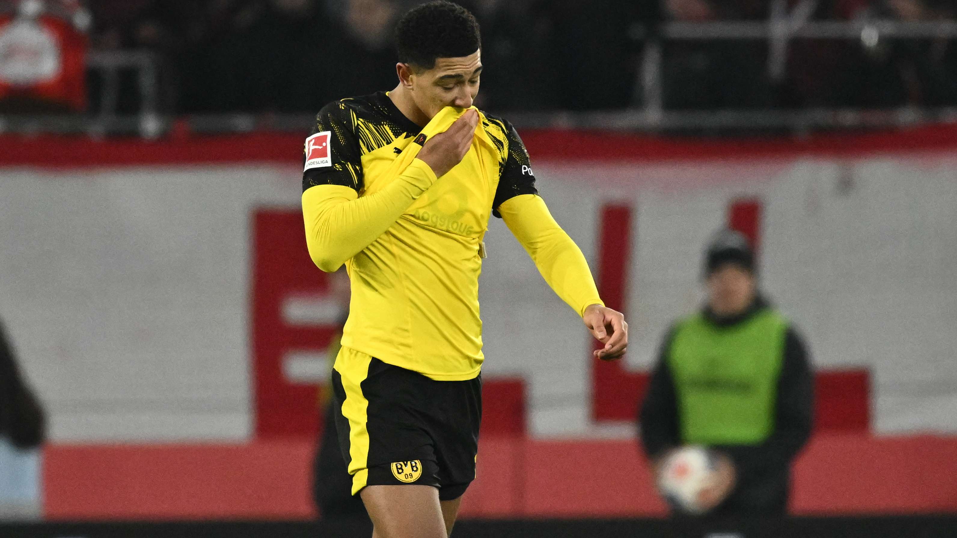 Bellingham shown straight red as miserable Dortmund start continues  