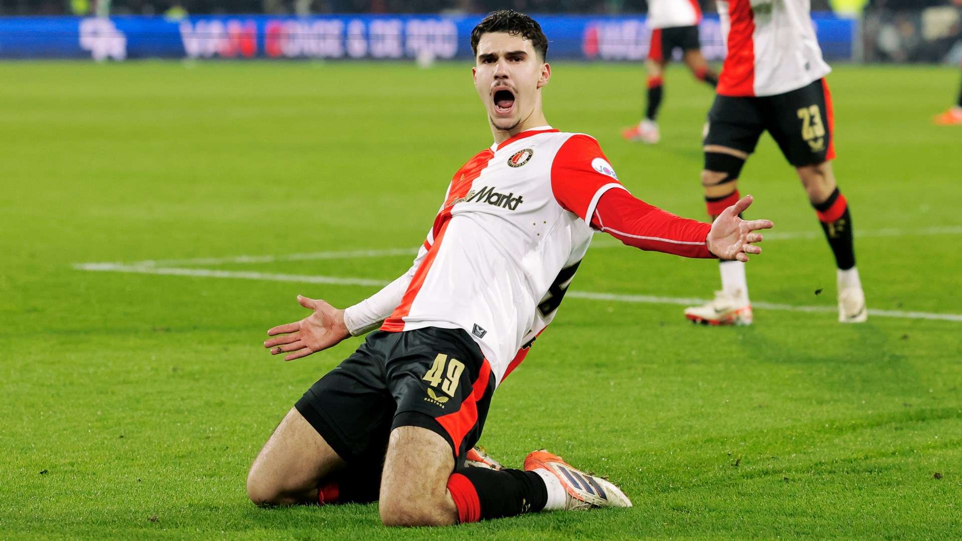 📽️ | Robin van Persie's son scores OUTRAGEOUS bicycle kick  