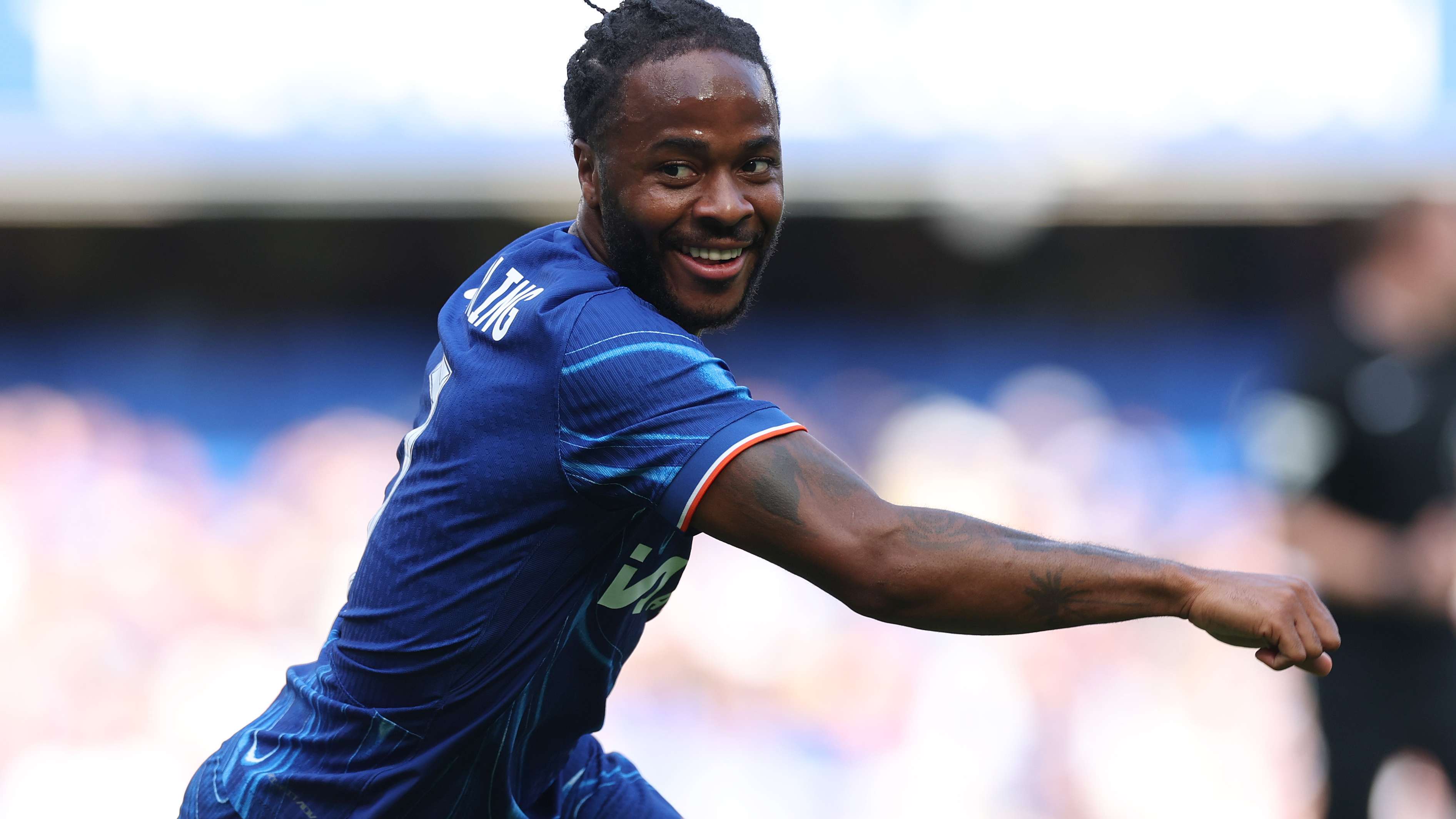 Sterling eager to join London club as Chelsea outcast snubs Napoli  