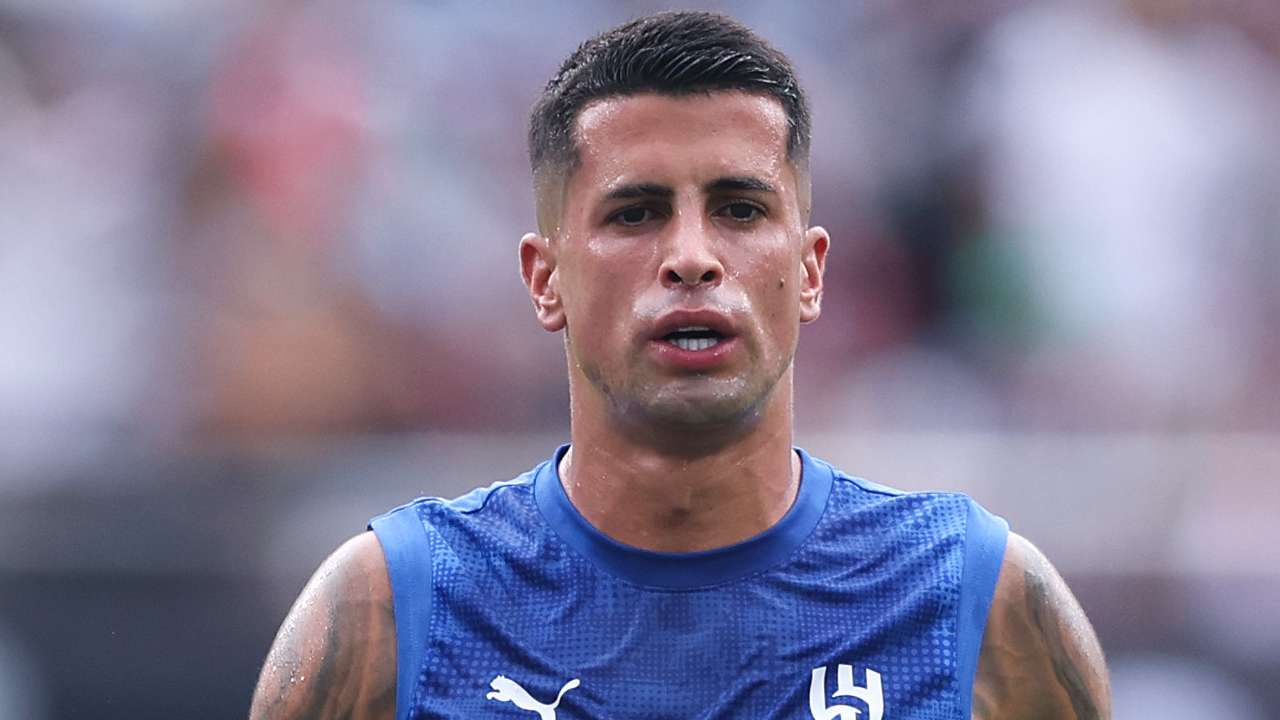 Barca re-announce Cancelo signing after paperwork issue  