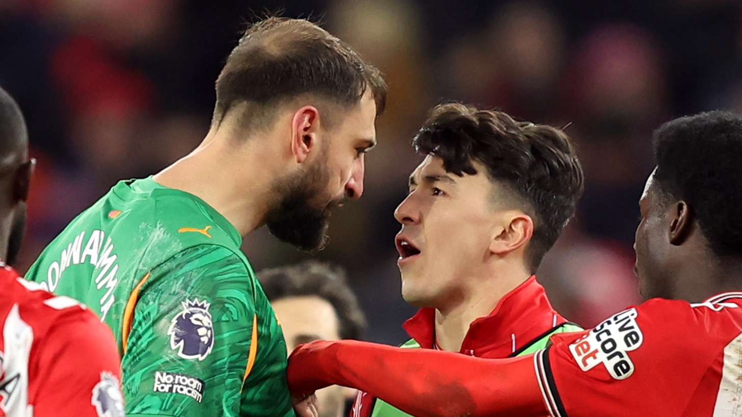Donnarumma brutally trolled by Sunderland star after furious bust-up  