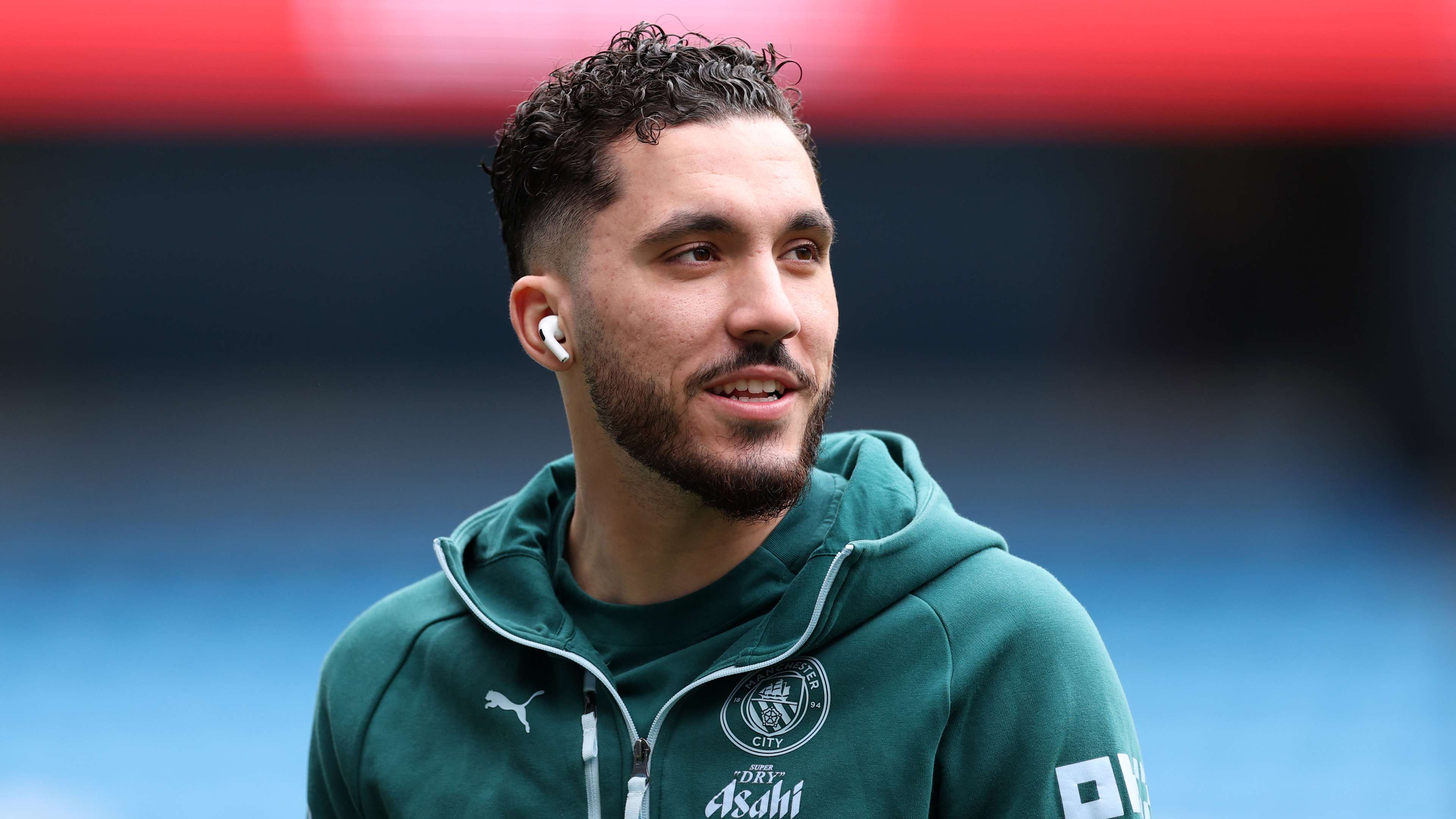 Video: Ryan Sharqi sparks controversy with a bizarre moment against Liverpool  