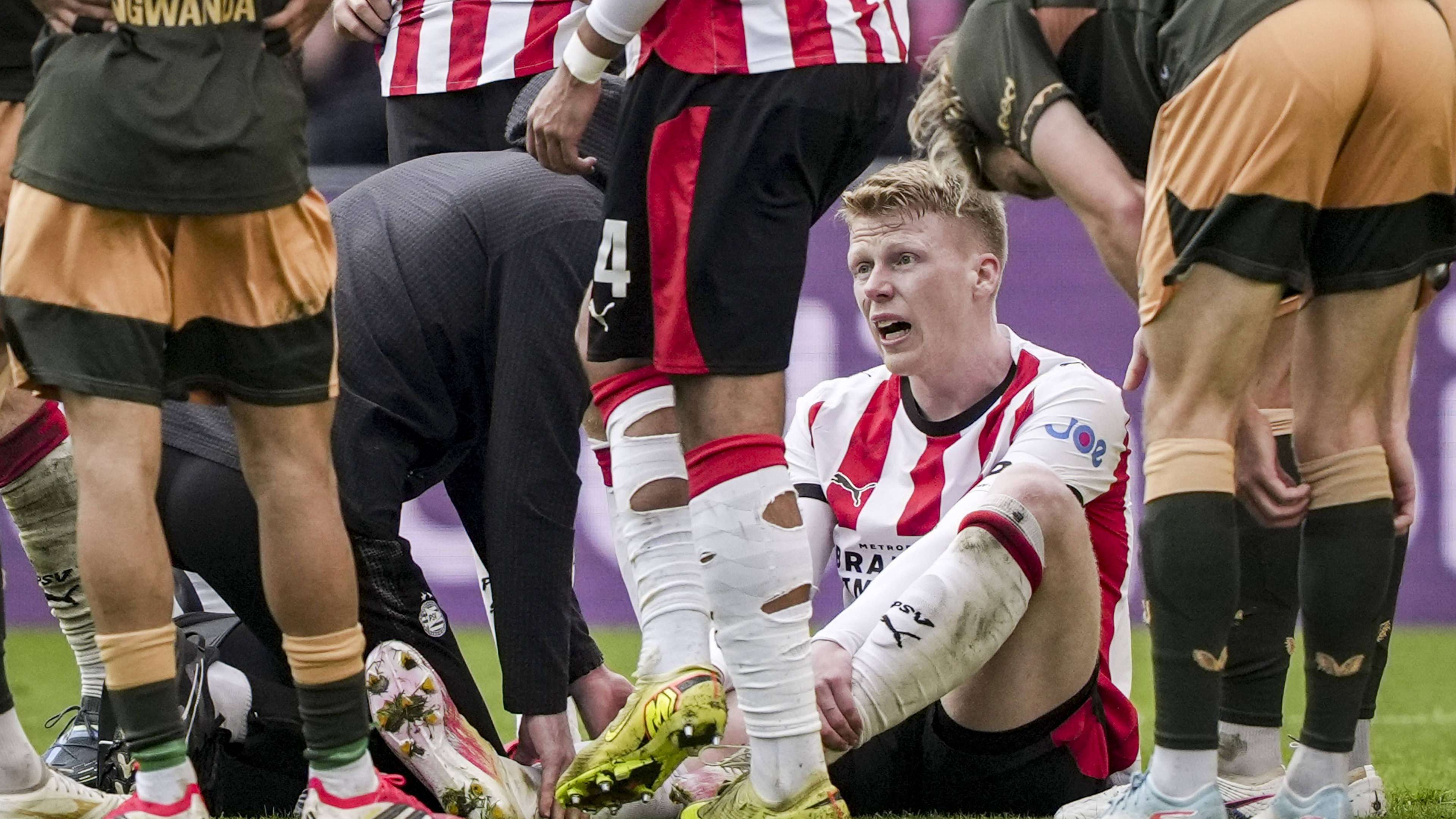 This is what Jerdy Schouten said on the pitch about his injury  
