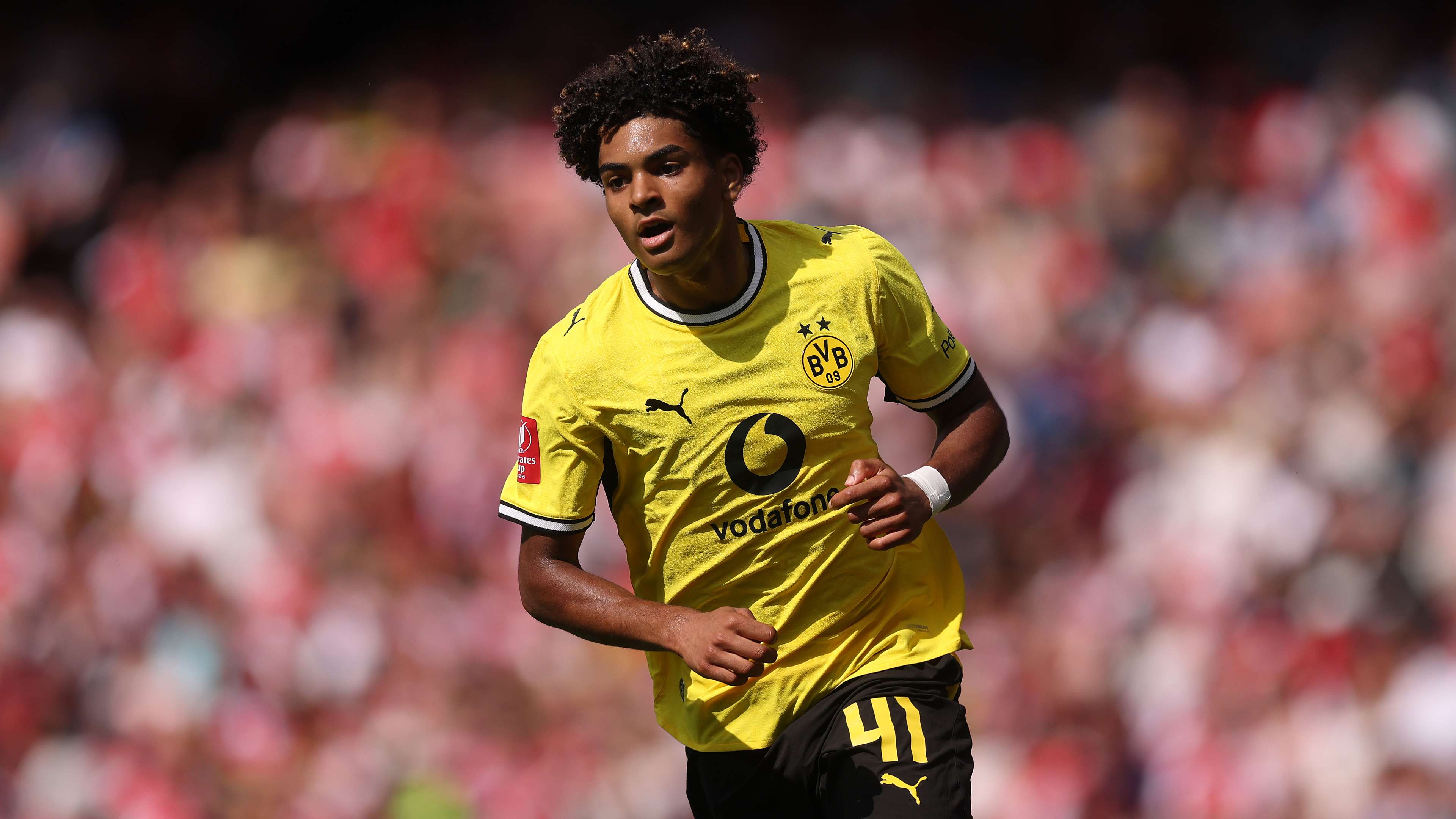 DFB setback? Exciting three-way battle for BVB super talent  
