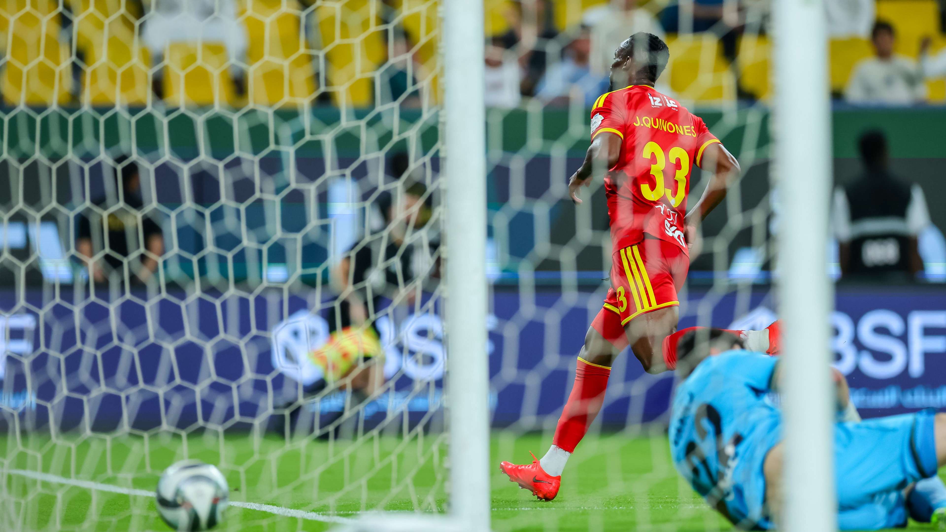 In video: a crazy night in Saudi Arabia as Al-Ettifaq refuse to die and deny Al-Qadsiah top spot  