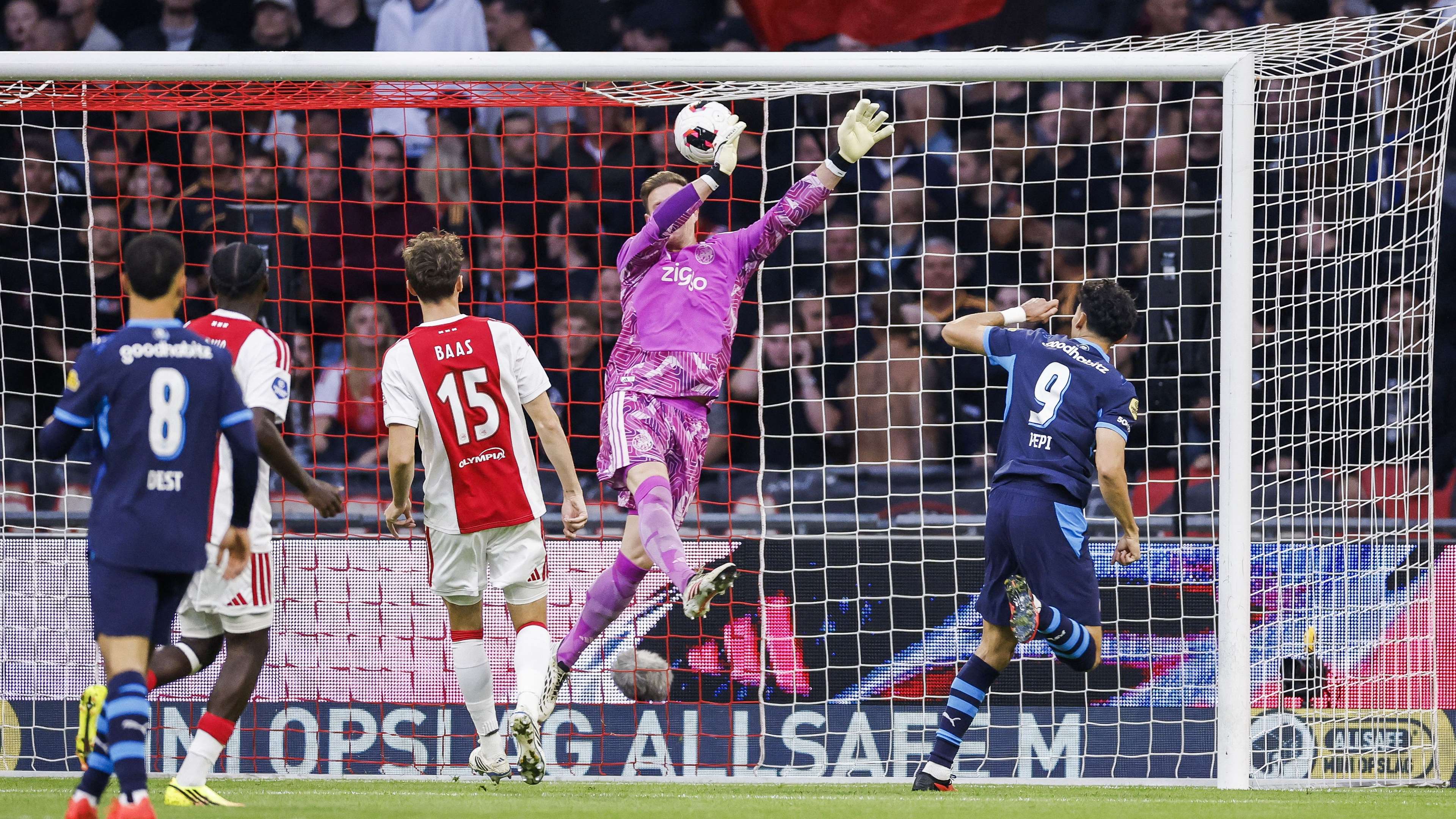 Video: Ter Stegen disaster: Ajax suffer a painful blow on a nightmare night  