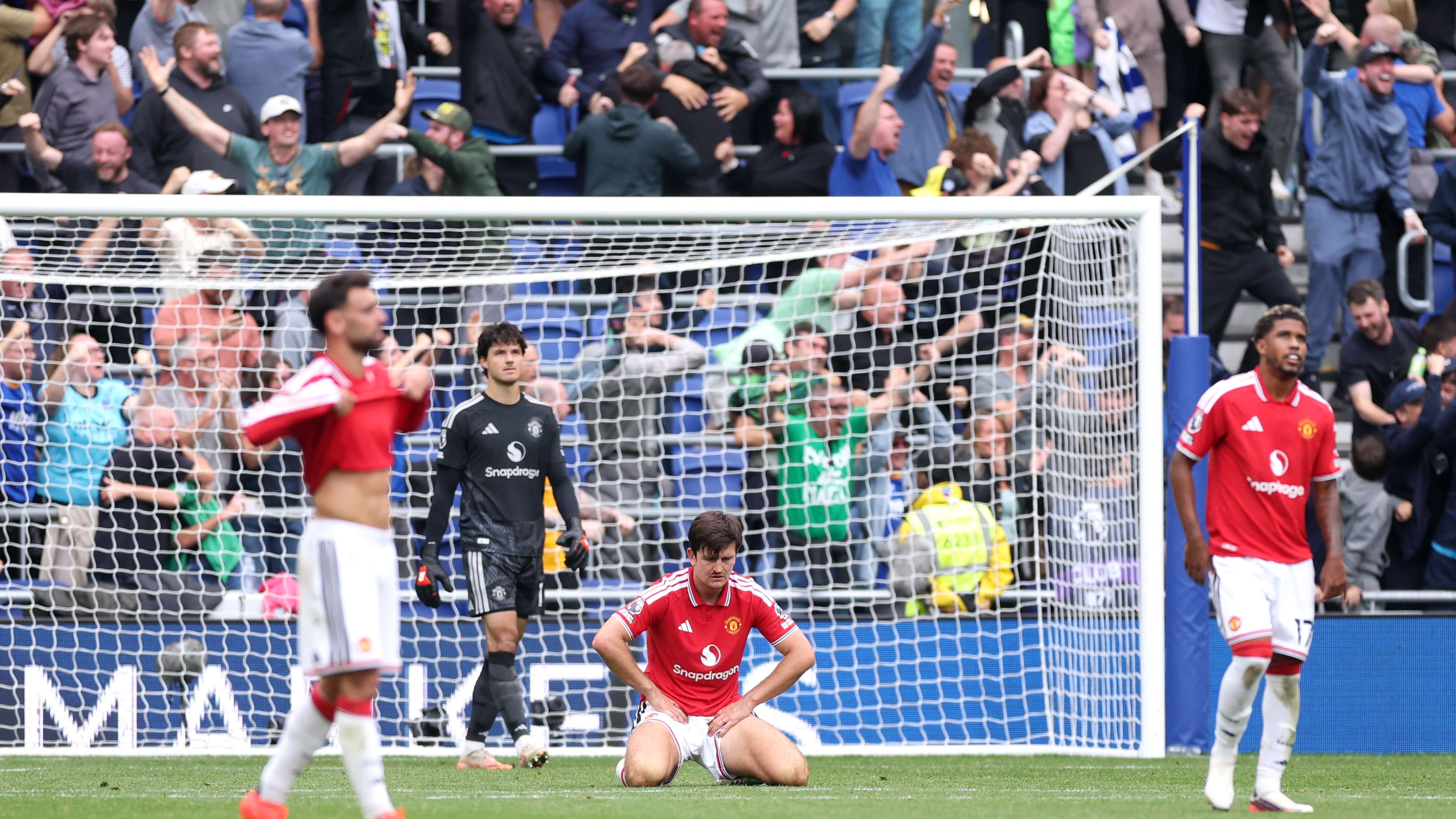 Unprecedented blow for Manchester United: victory against Everton evaporates in the very last second  