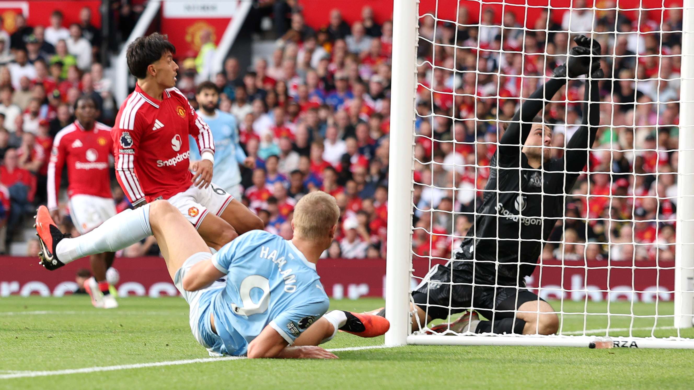 After the catastrophic error: Manchester United legend calls for VAR to be scrapped  