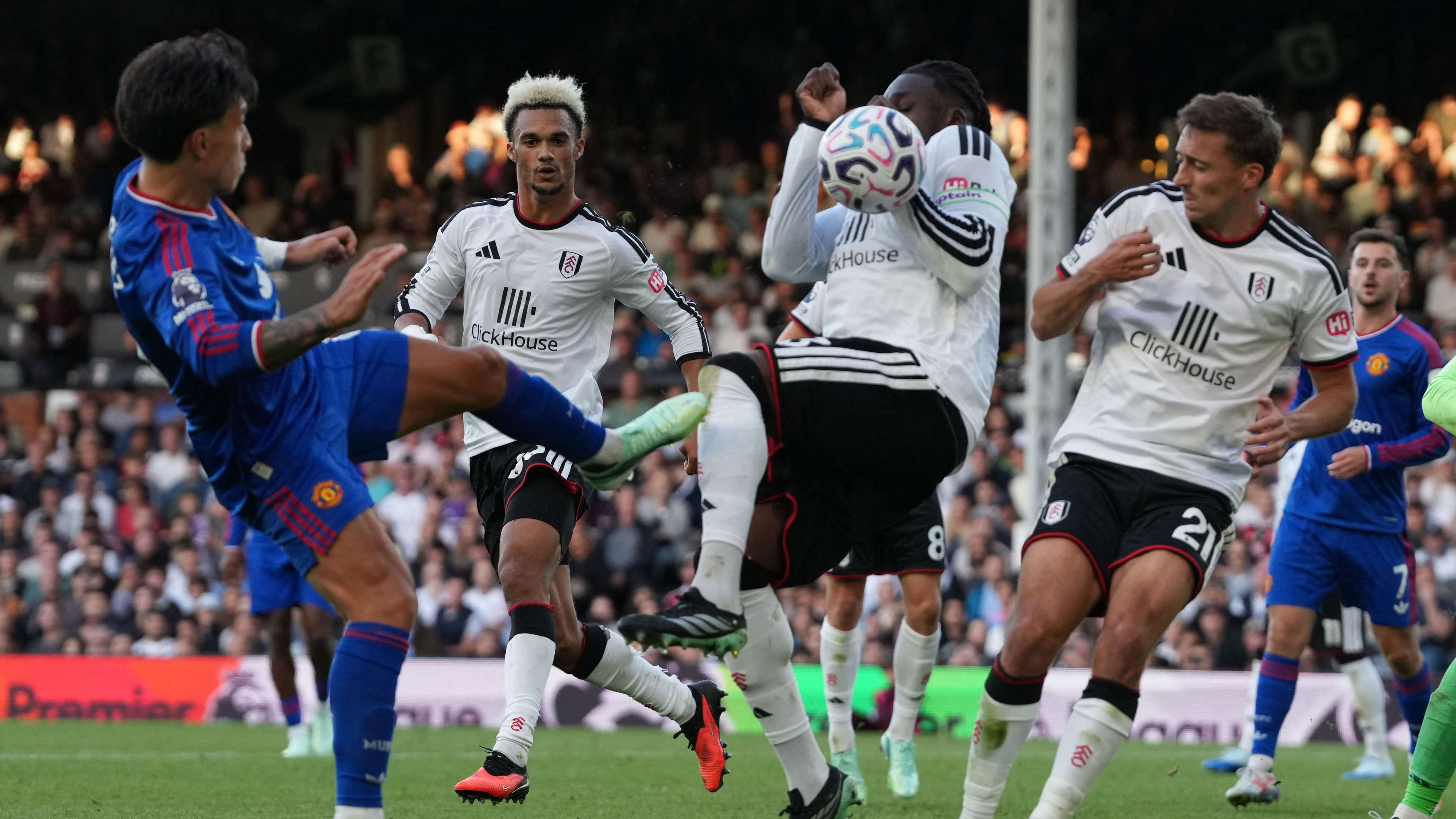 'Absolutely pathetic!' - Neville savages Man Utd for 'walking' against Fulham  