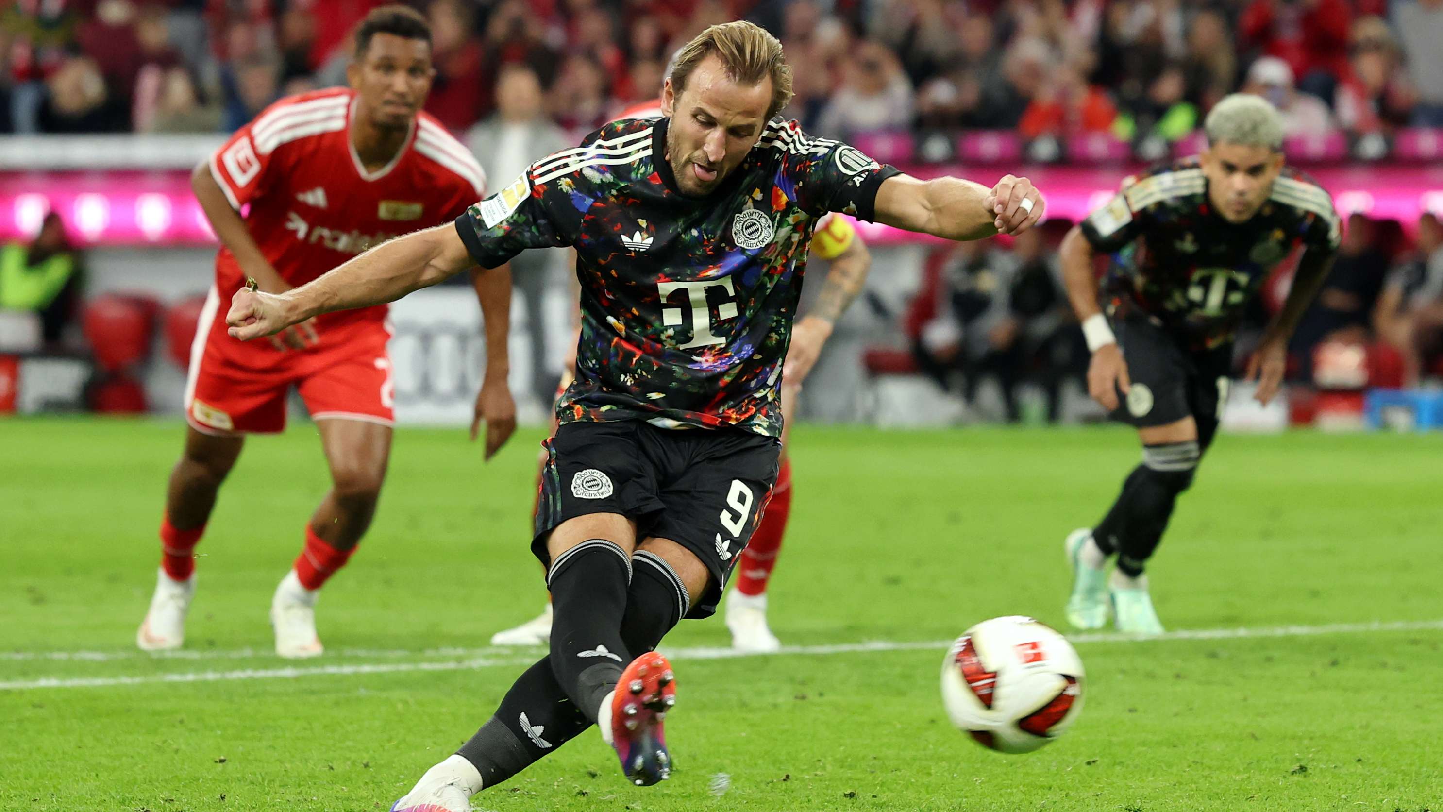 Kane writes history in Germany: 100 goals and a new record  