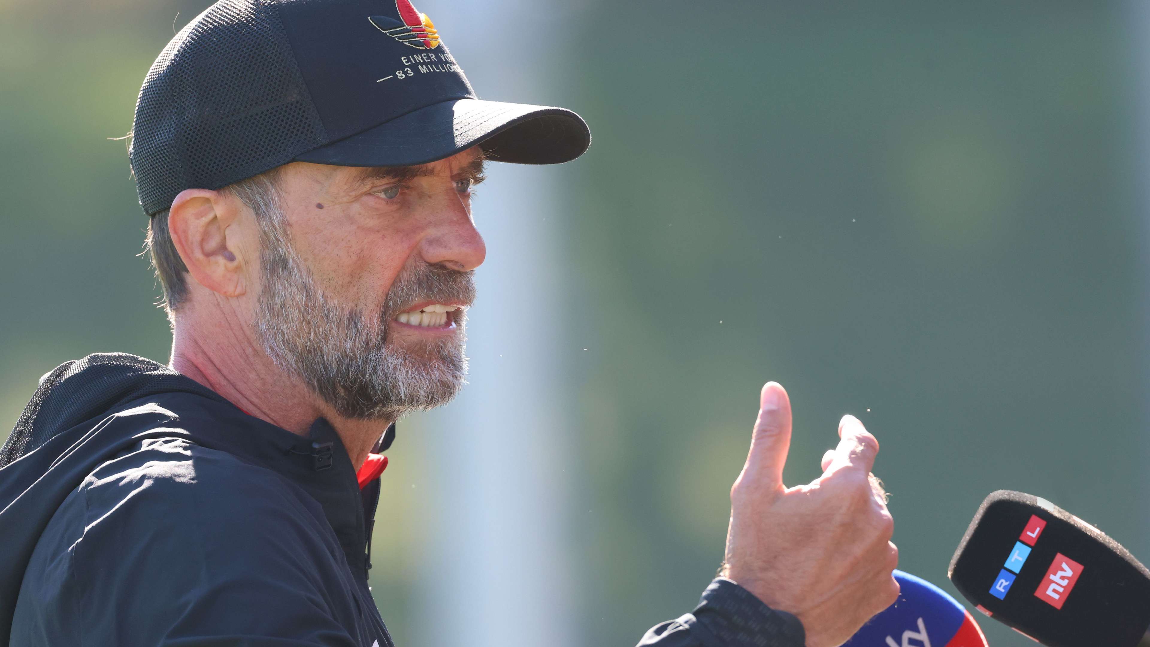 Phones and hairdressers banned: Klopp begins his revolution with martial law  