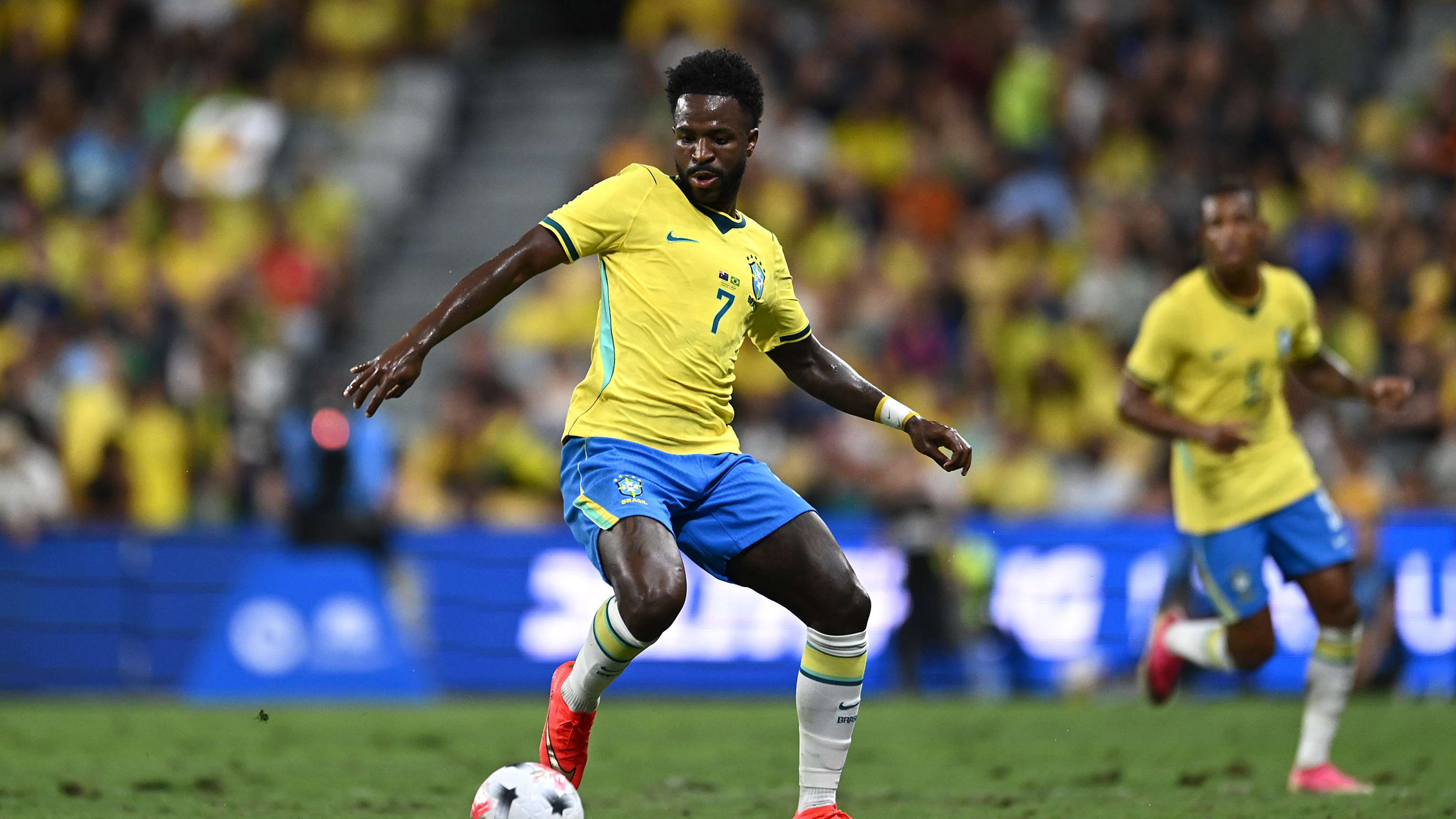 Former Real Madrid star analyses Vinicius's complicated situation and warns Mourinho  