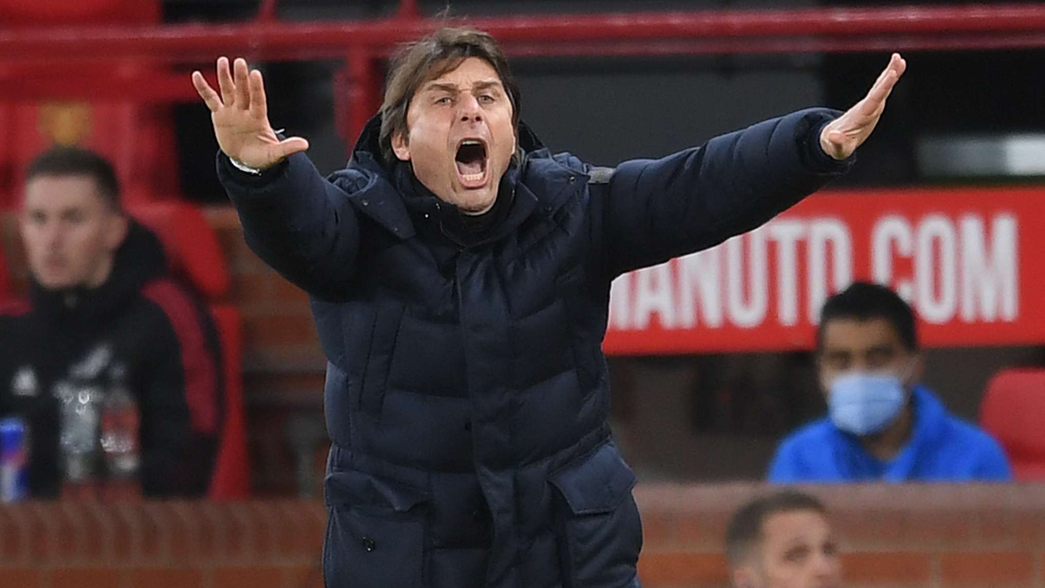 Conte makes fresh push to replace struggling Carrick at Man Utd  