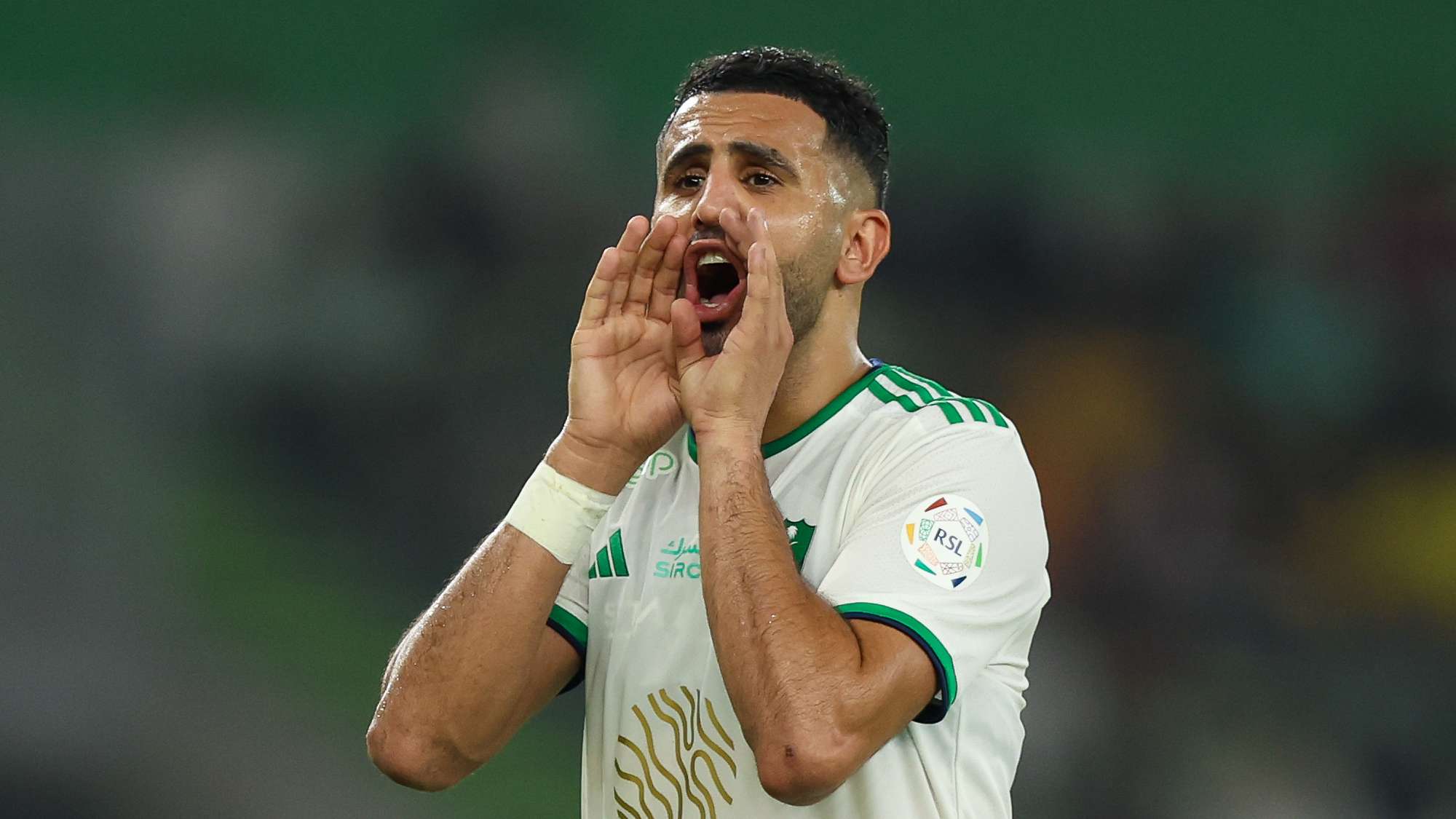 Settled in the Arab region: Mahrez on the verge of signing for a new club  