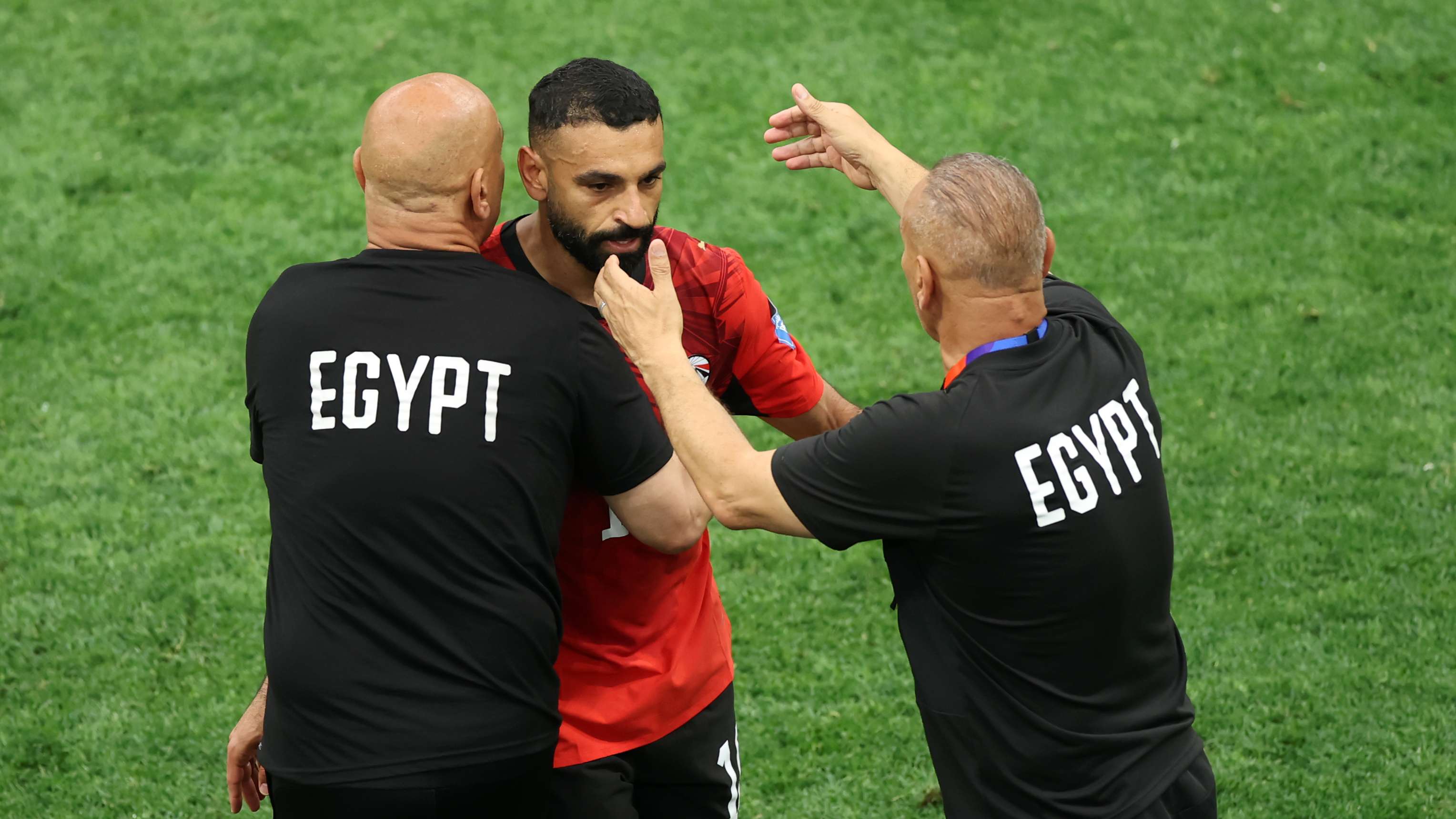 Urgent move to resolve the Mohamed Salah and Hossam Hassan crisis  