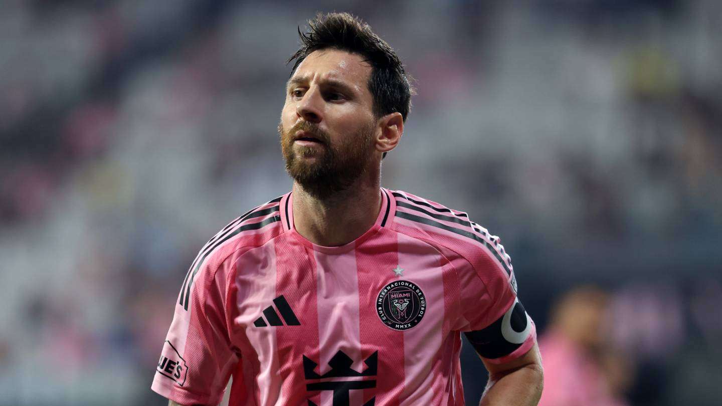 At the London ceremony: will Messi present the Ballon d'Or to the winner?  