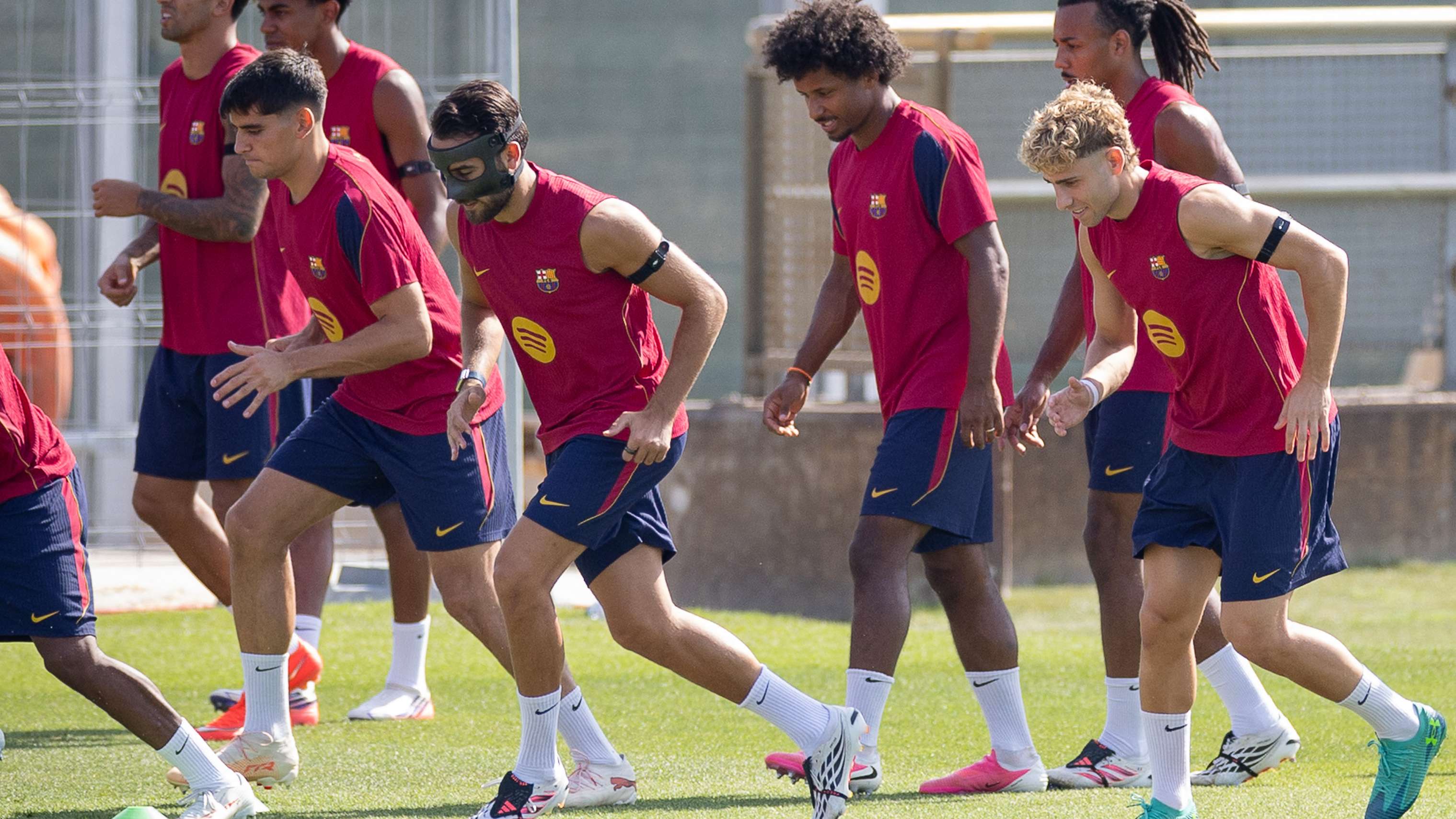 5 English giants monitoring Barcelona star: Barca awaiting an offer "that cannot be refused"  