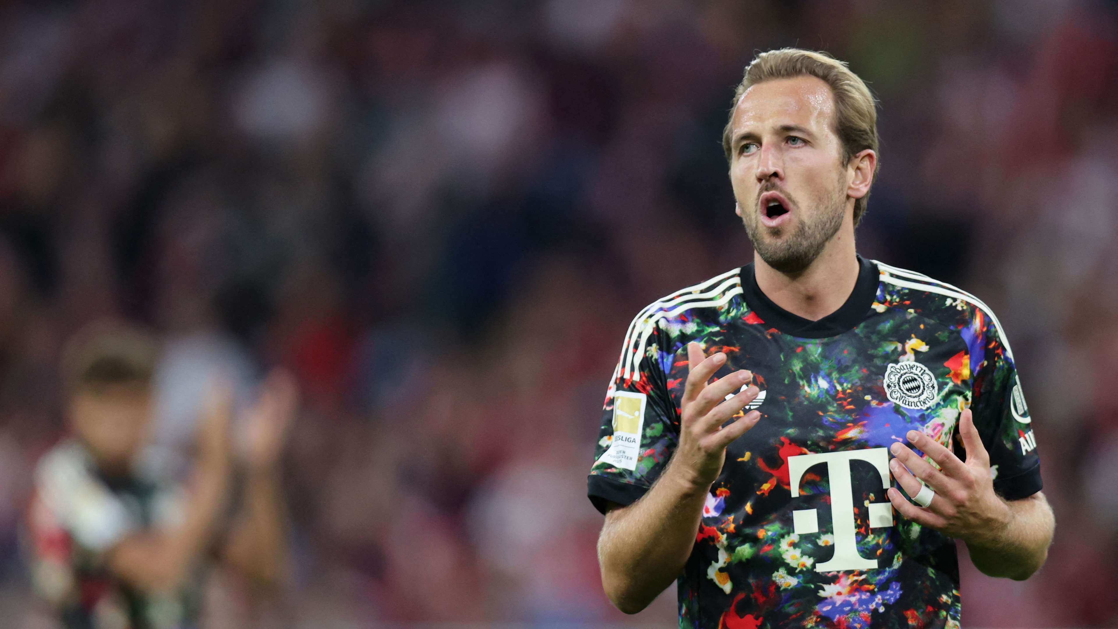 A fan pays 55,000 euros for Harry Kane's shirt!  