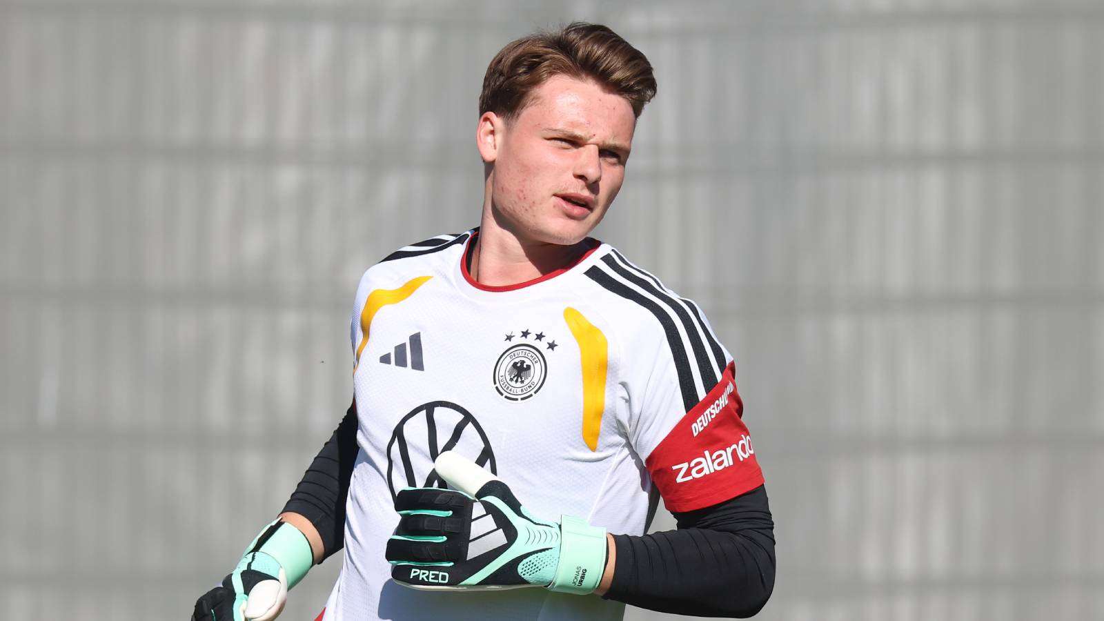Costly DFB debut: Bayern Munich will probably have to pay because of Urbig  