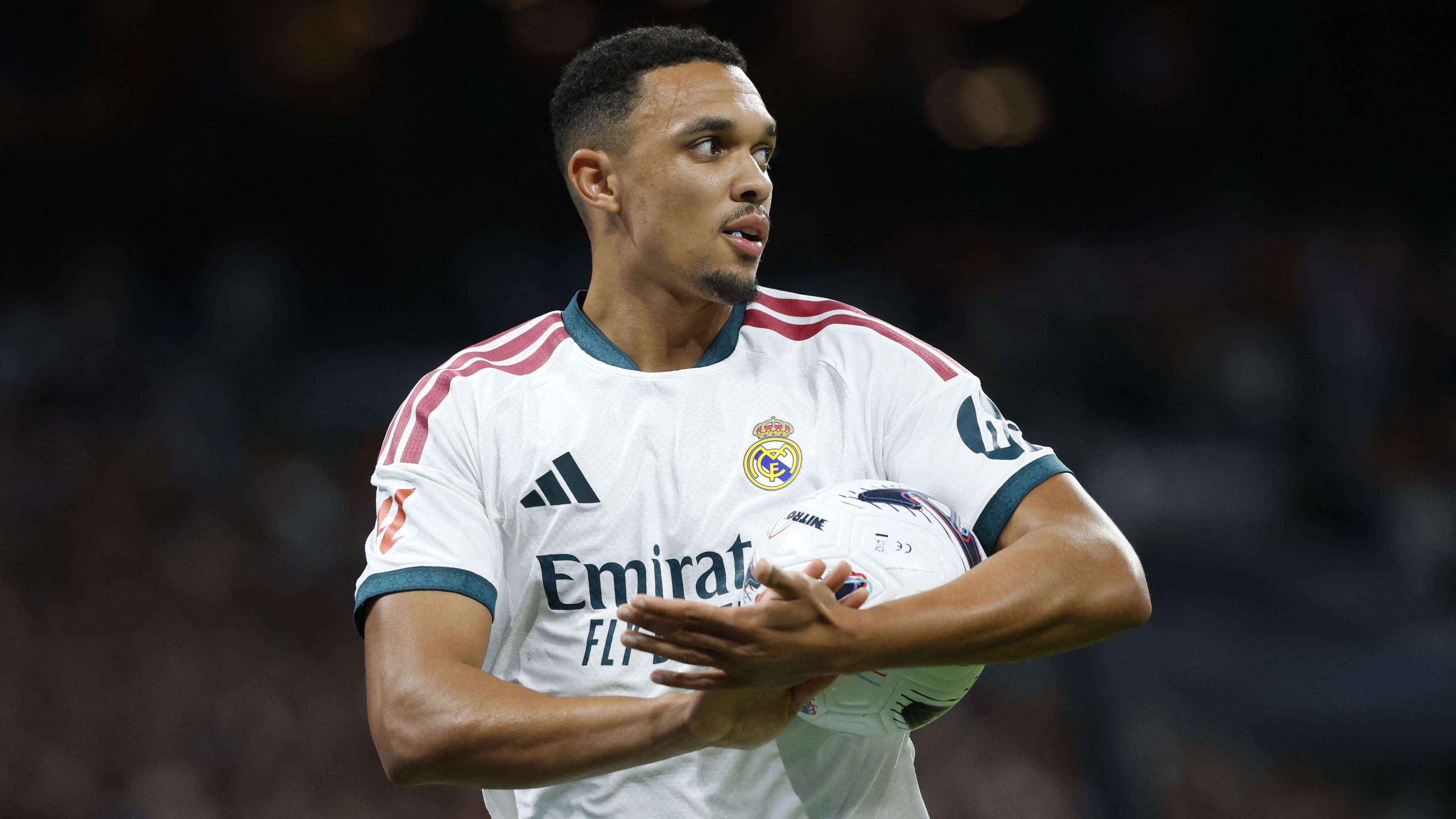 Carragher stuns Alexander-Arnold: you made a grave mistake, and your return to Liverpool is the solution!  