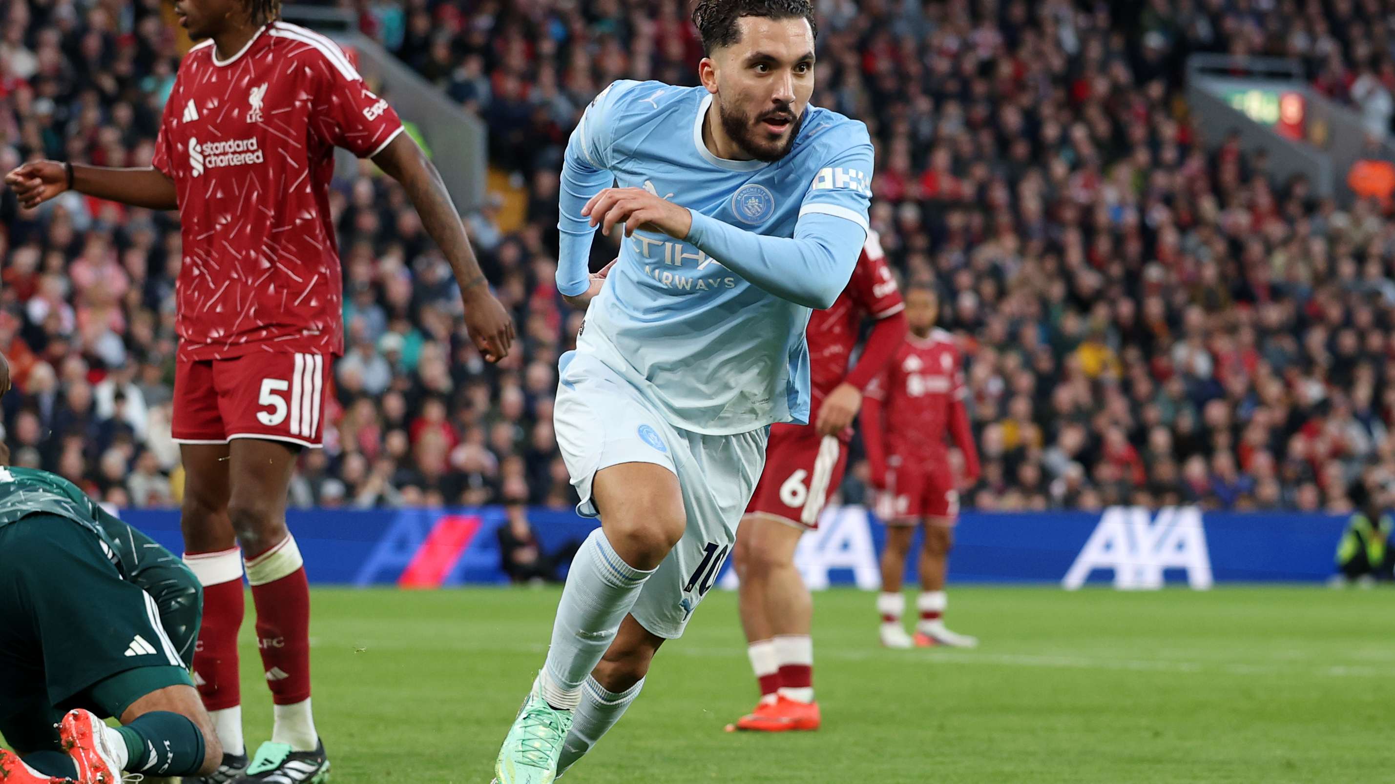 Video: Manchester City send a warning to Paris with a thrashing of Liverpool  