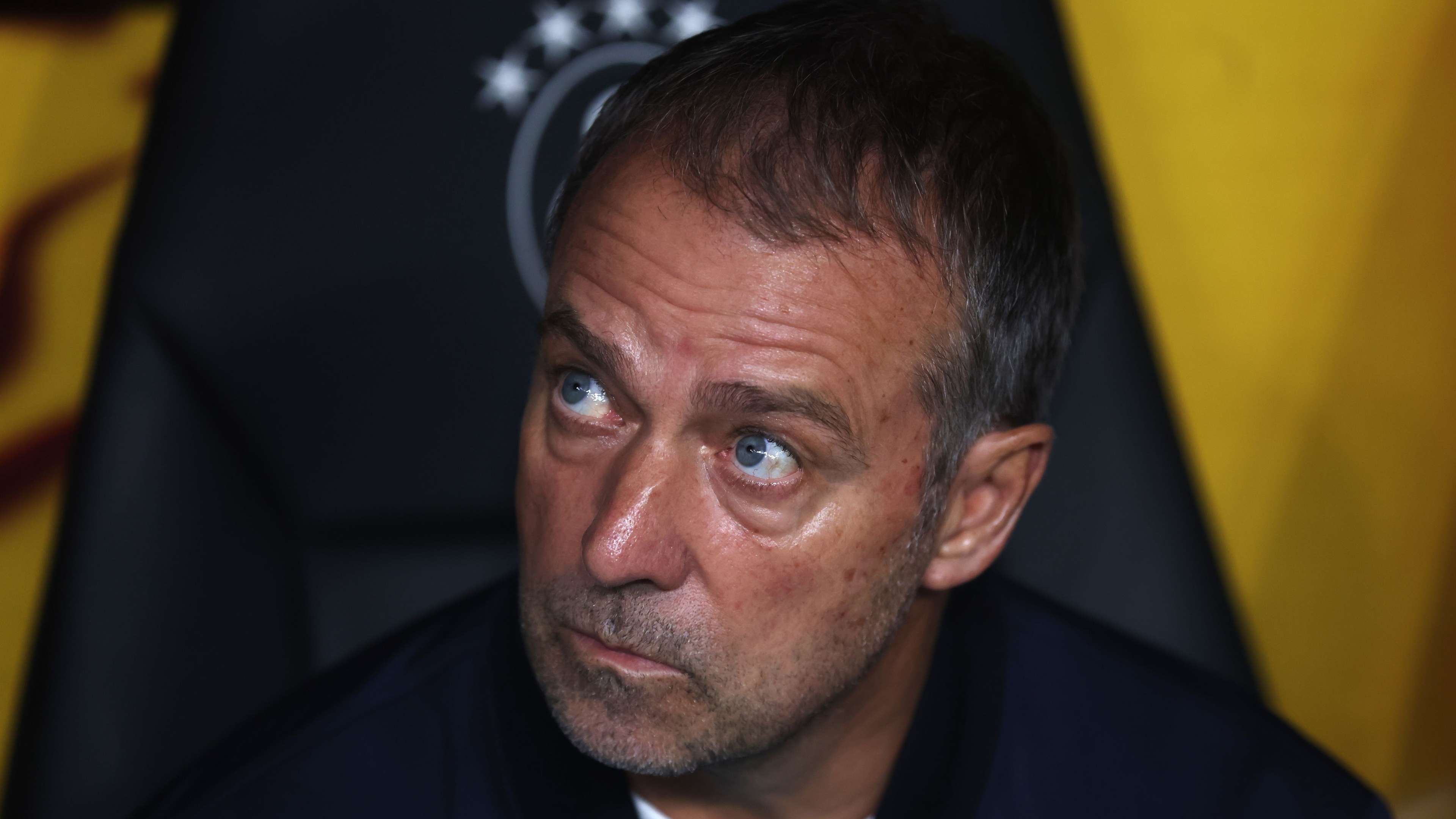 Barcelona star "limping": Flick awaits his situation ahead of the Paris clash  