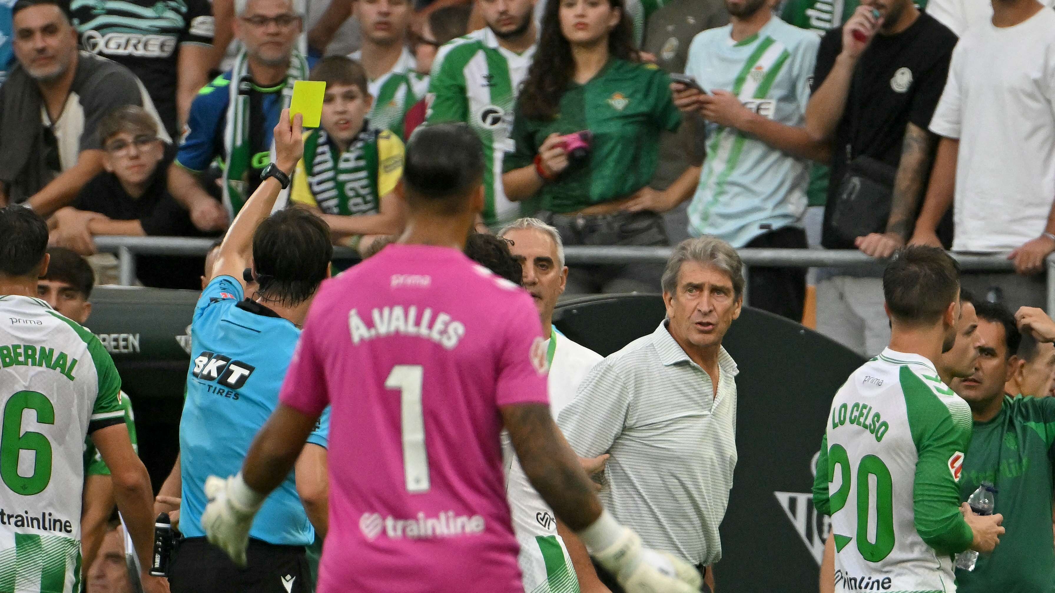 "I don't understand what happened!": Pellegrini erupts in anger and opens fire on the referee of the Barcelona match  