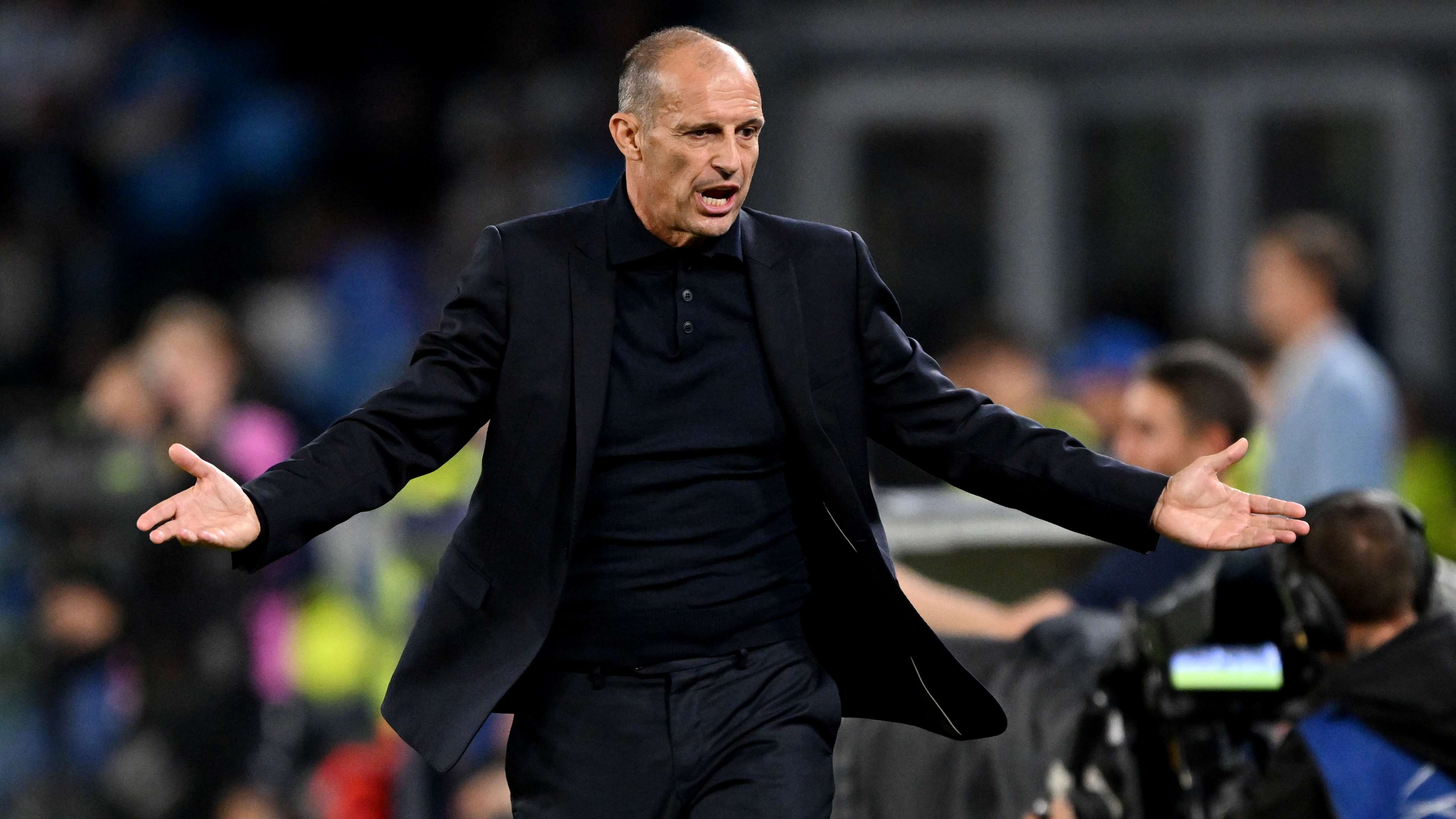 Under threat of a harsher punishment: suspension and fine keep Allegri away from Juventus clash  
