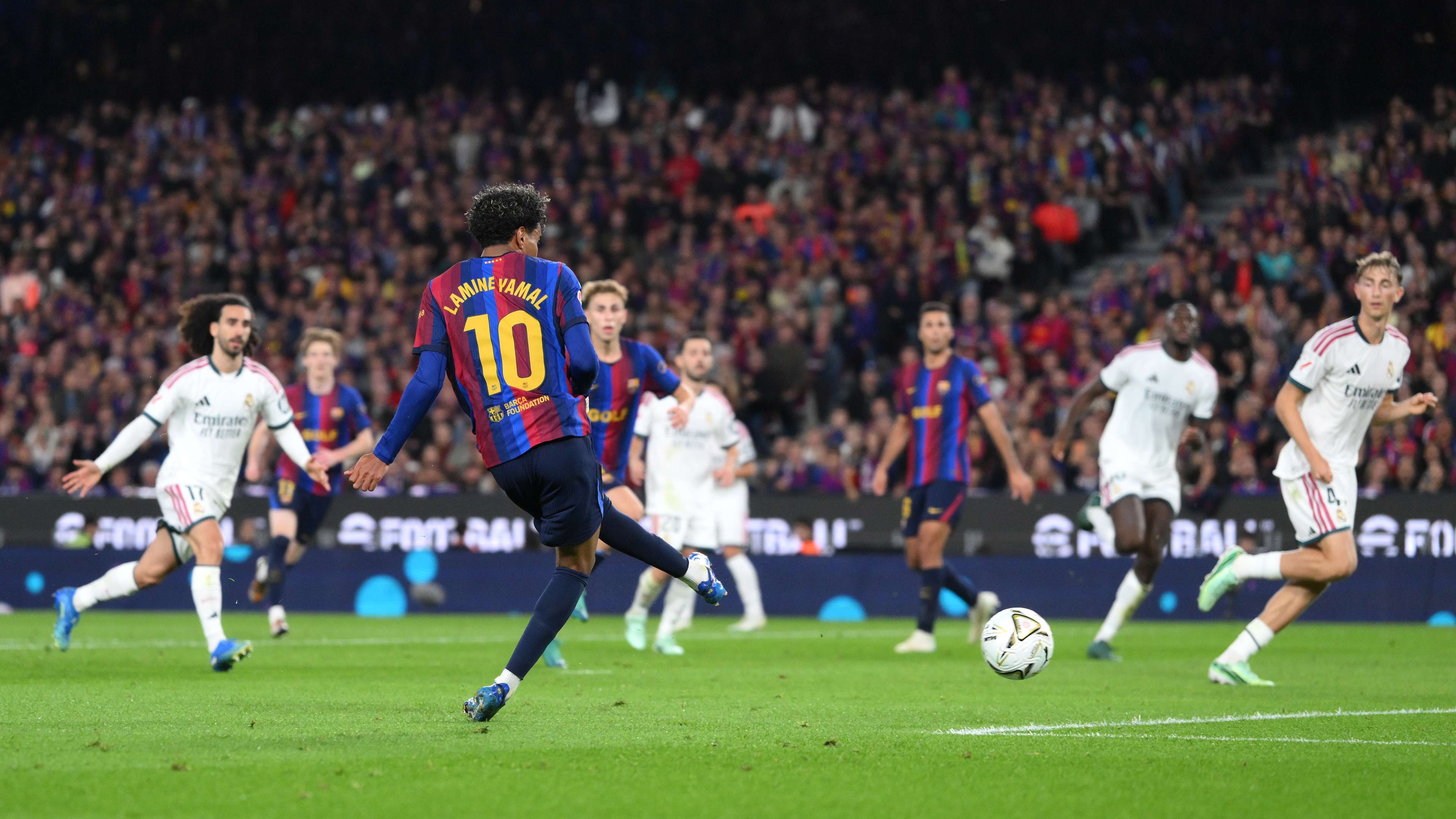 The first half exposes Barcelona's crisis: the Paris scenario repeats itself  